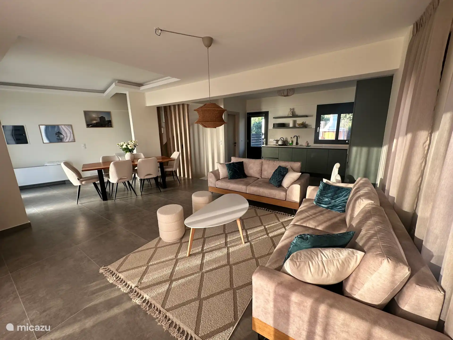 View of the full living room with the indoors dining table 