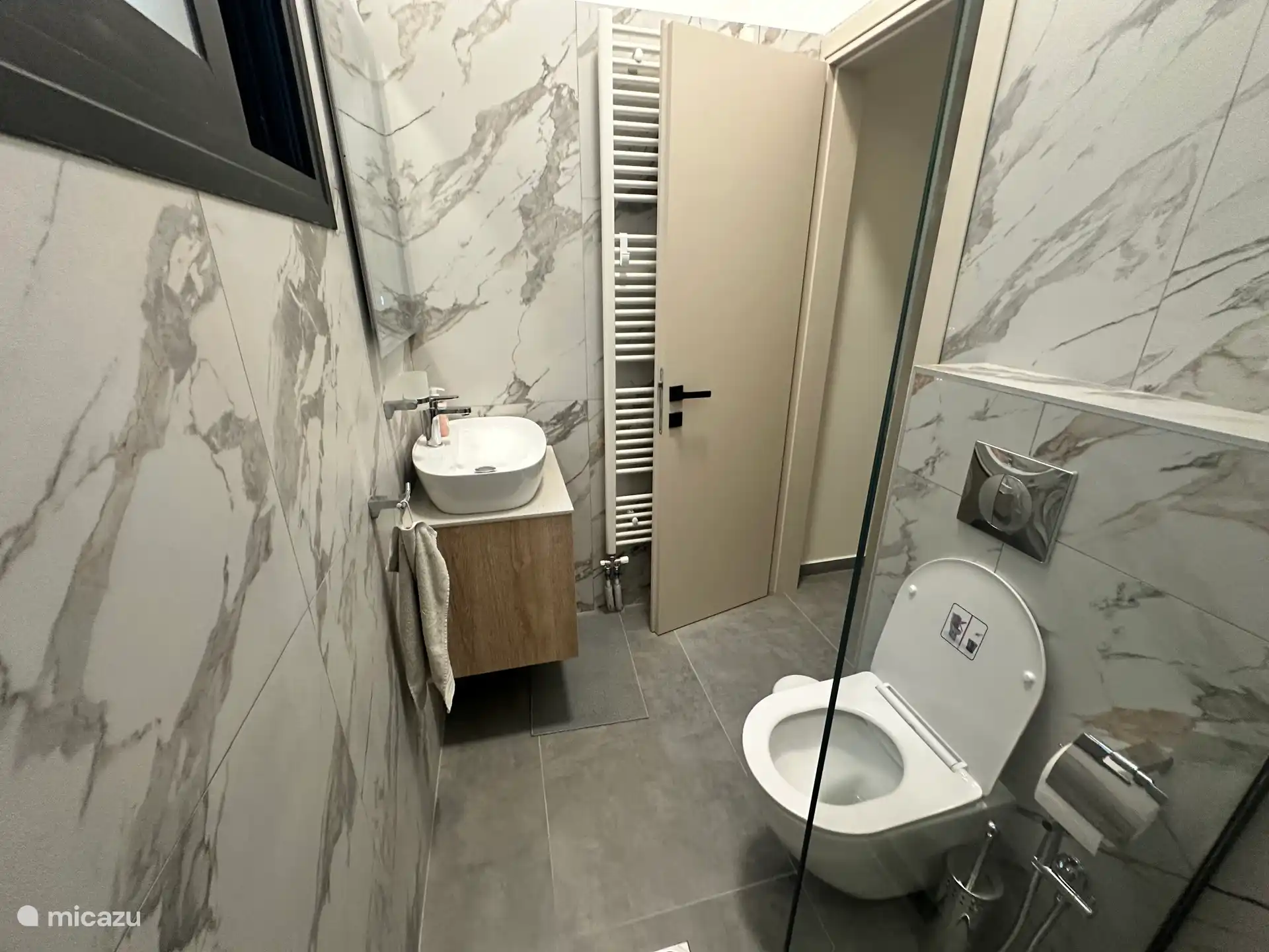 Full bathroom downstairs 