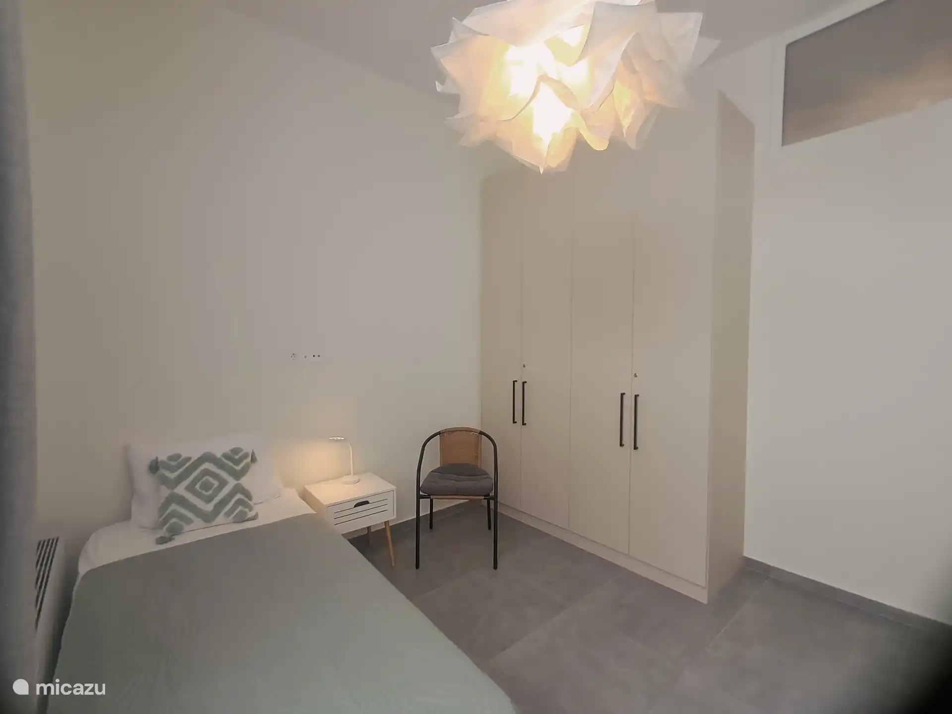 Slaapkamer 4 grote kledingkast 