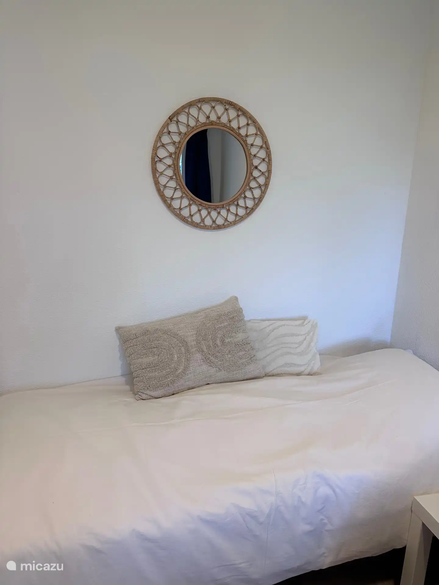 Dormitorio 2. equipado con 2 camas de somier (80x200)