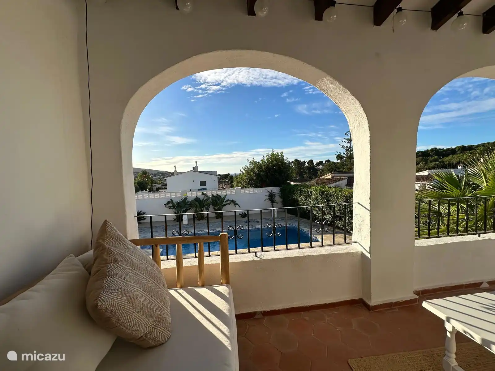 Casa Viva la Vida Moraira, eine schöne Terrasse mit Blick auf den Garten