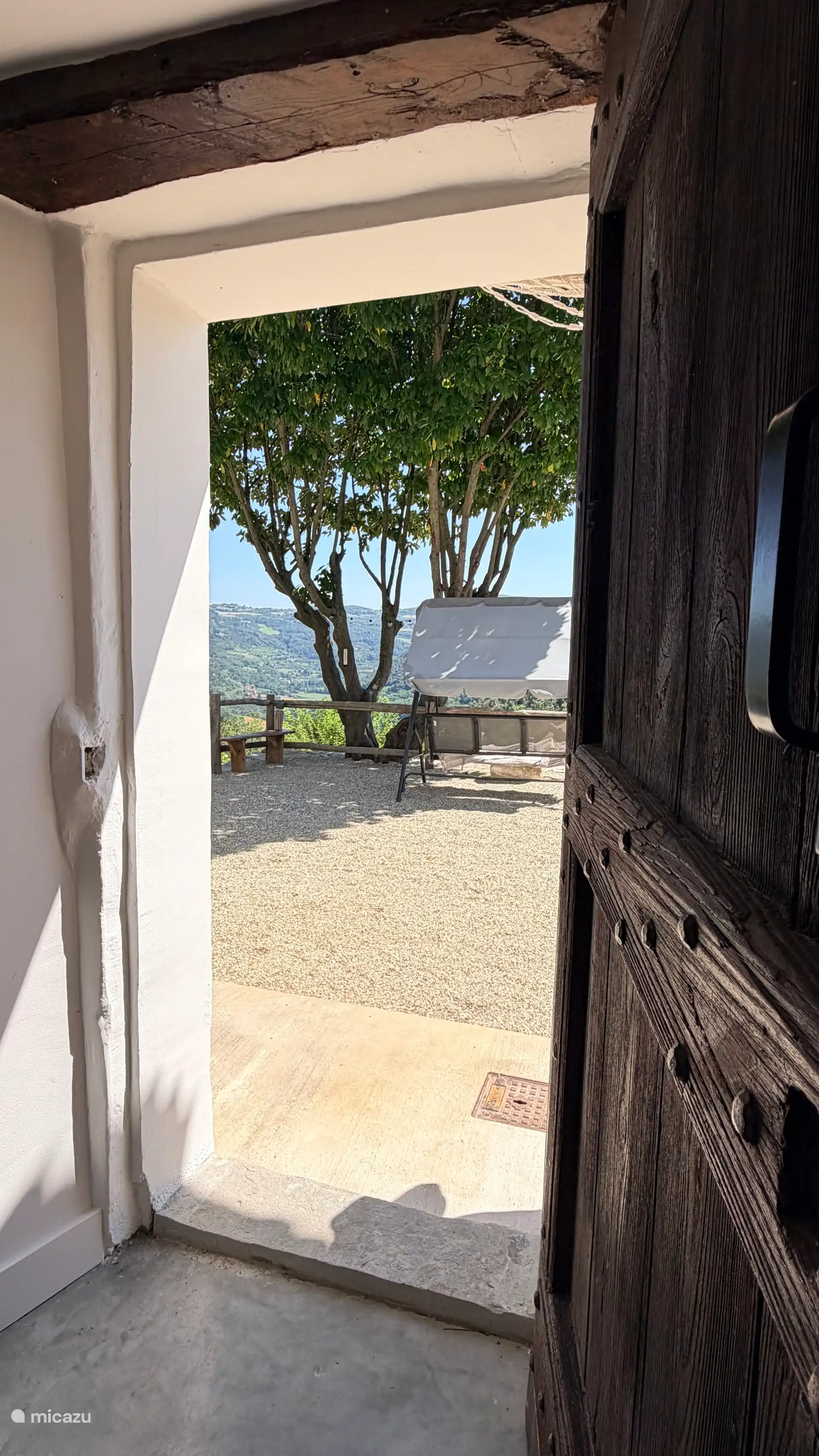 Zicht vanuit slaapkamer 3