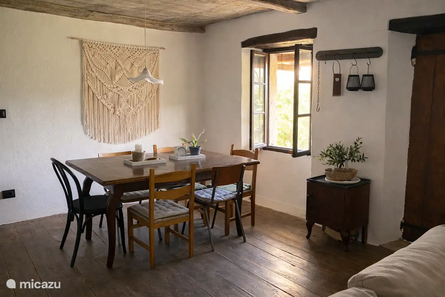 Esstisch im Wohnzimmer