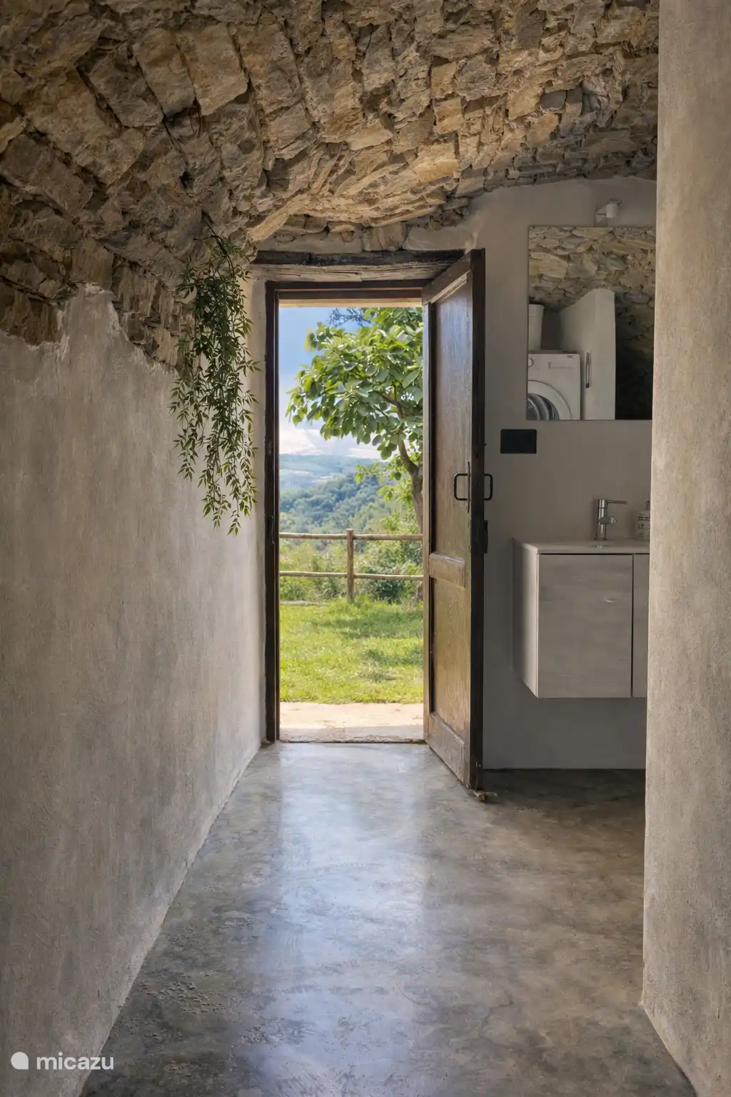 Setz dich unten vom Badezimmer aus