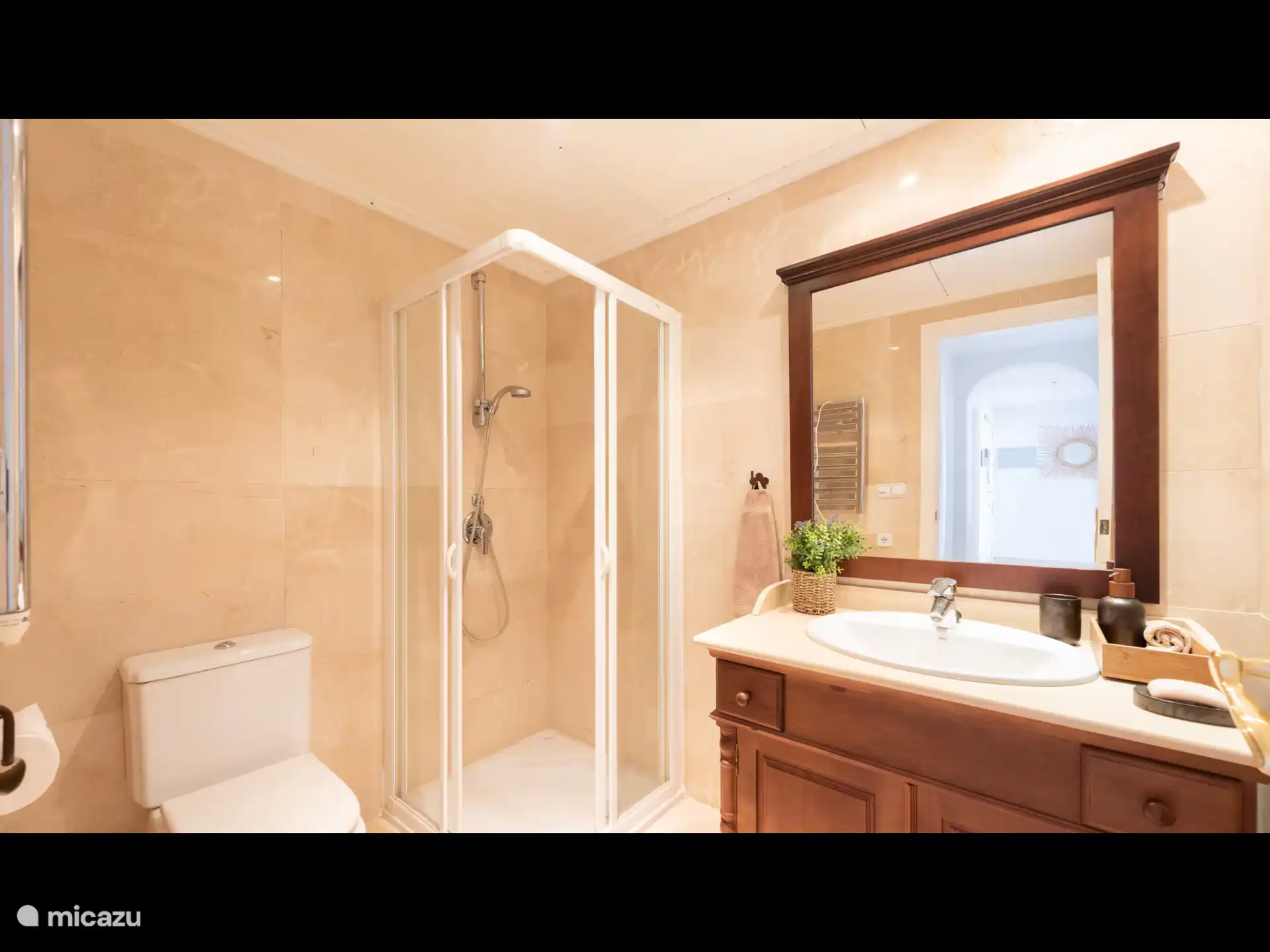 Badkamer direct gelegen bij slaapkamer 2