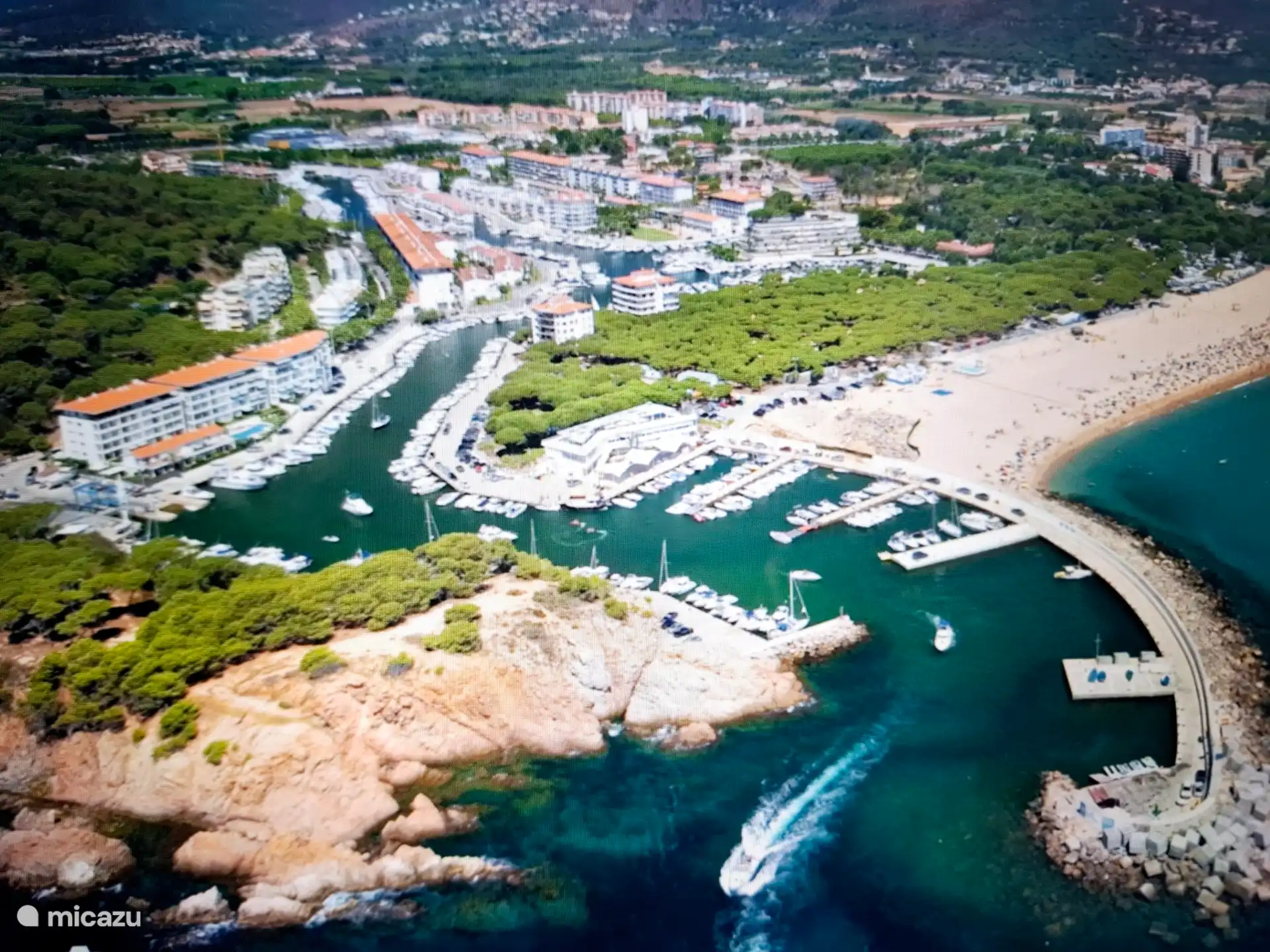 apartment 100 meters from the marina and the large beach of Platja d Aro.