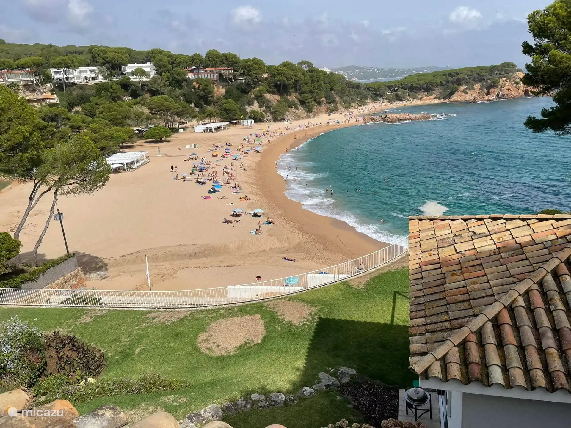 Playa La Conca 5-10 minutes walk from the apartment, with chillout where you can eat or have a snack.