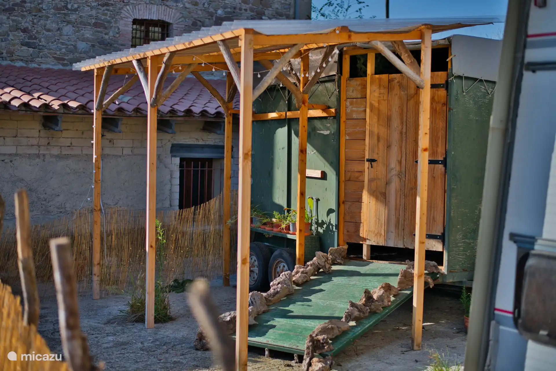 Baño con agua caliente y inodoro