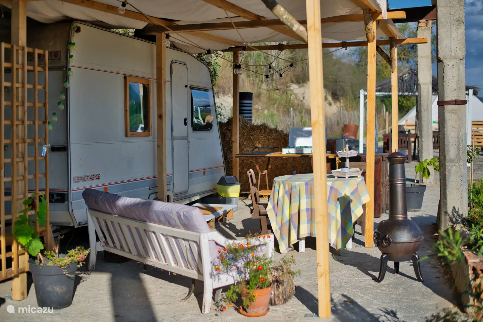 Viaje a la ciudad, España, Barcelona, Barcelona, mobil home / caravana Caravan Stars & Herbs – Permacultura