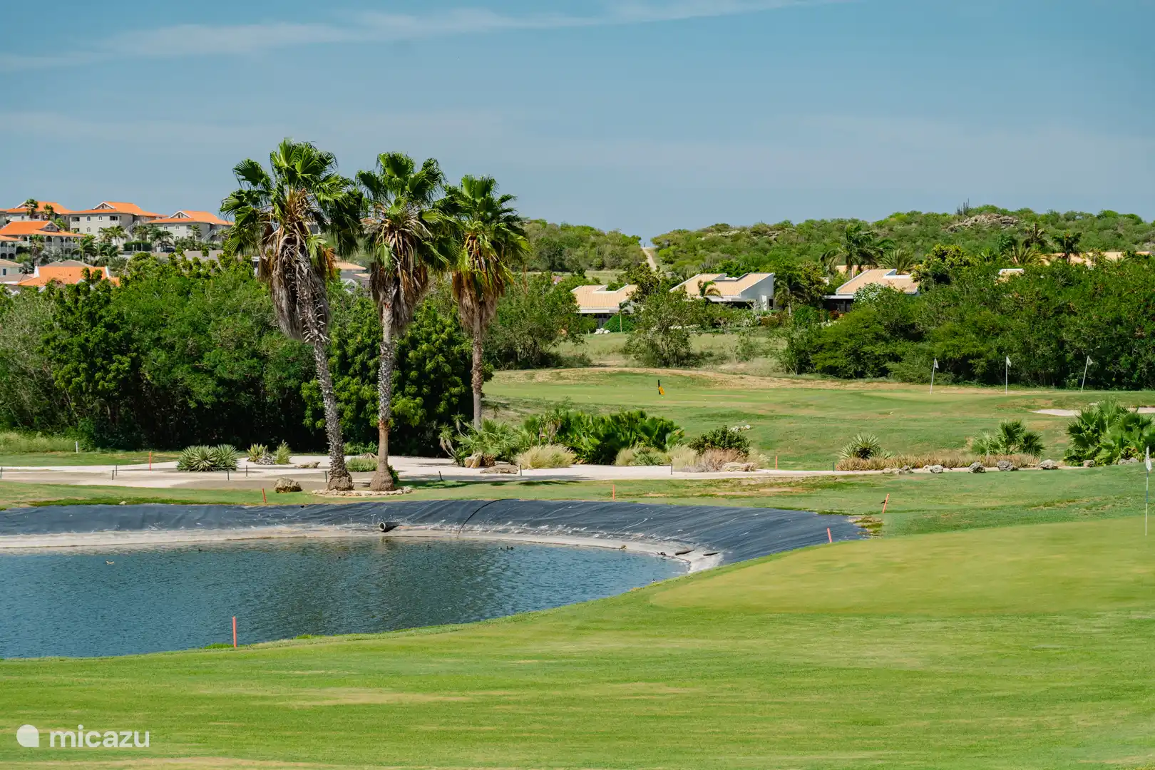In het resort vindt u een 18-holes golfbaan. Gasten krijgen korting op de greenfee.