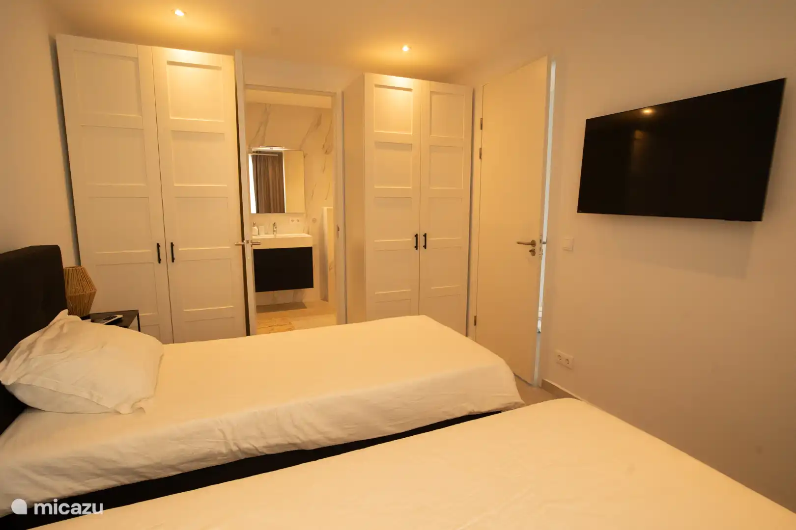 slaapkamer 2 met eigen badkamer