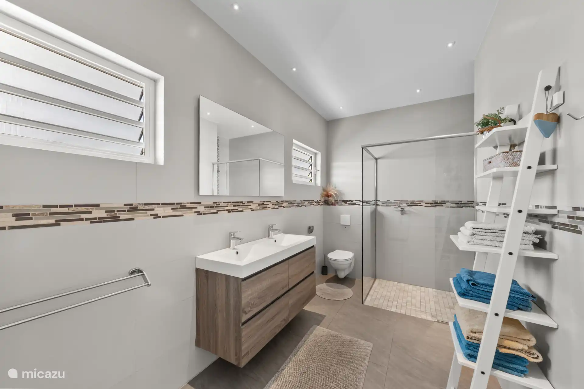 Badezimmer im Hauptschlafzimmer