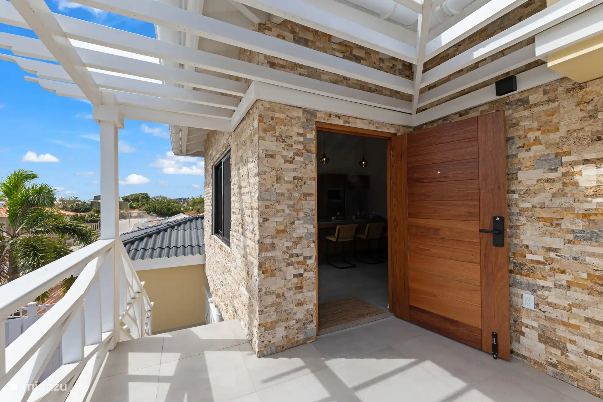 Le confort commence dès l’entrée – accès avec une serrure moderne par carte-clé