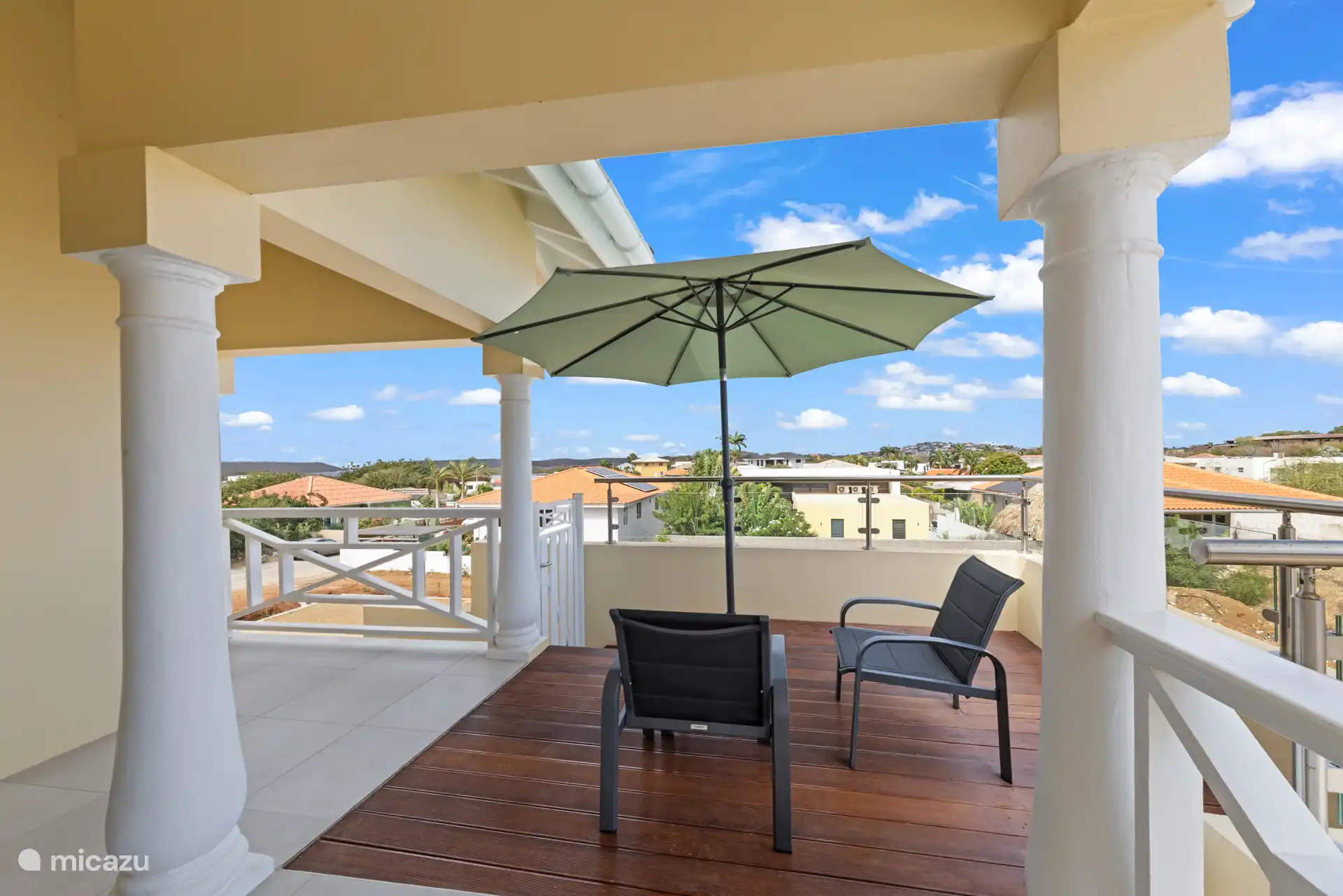 Terrasse privée où l’on peut profiter du soleil et de la tranquillité.