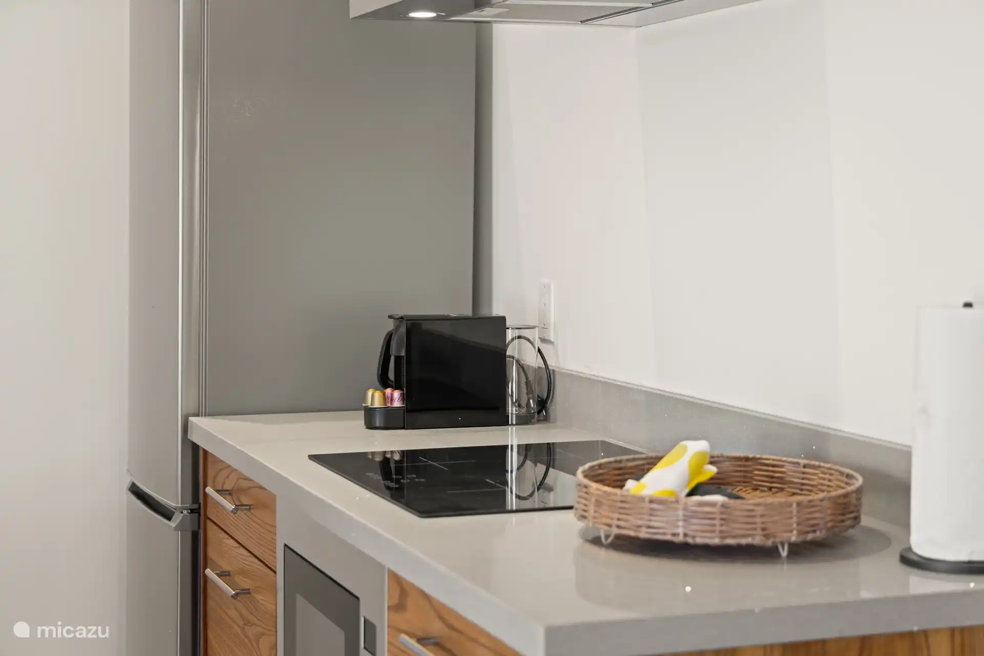 Cafetera Nespresso moderna de encimera, ideal para amantes del café