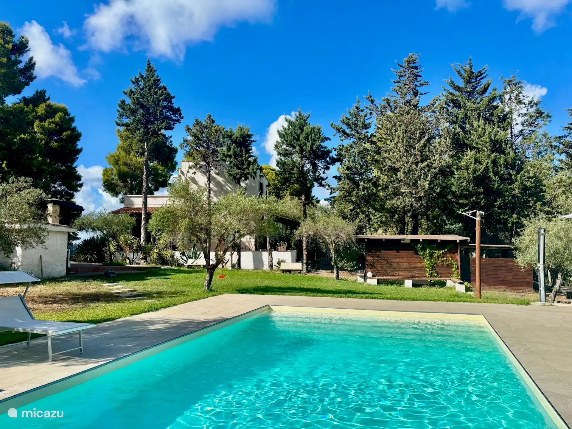 Naturismo, Italia, Palermo, Altavilla Milicia, villa Noravilla con piscina