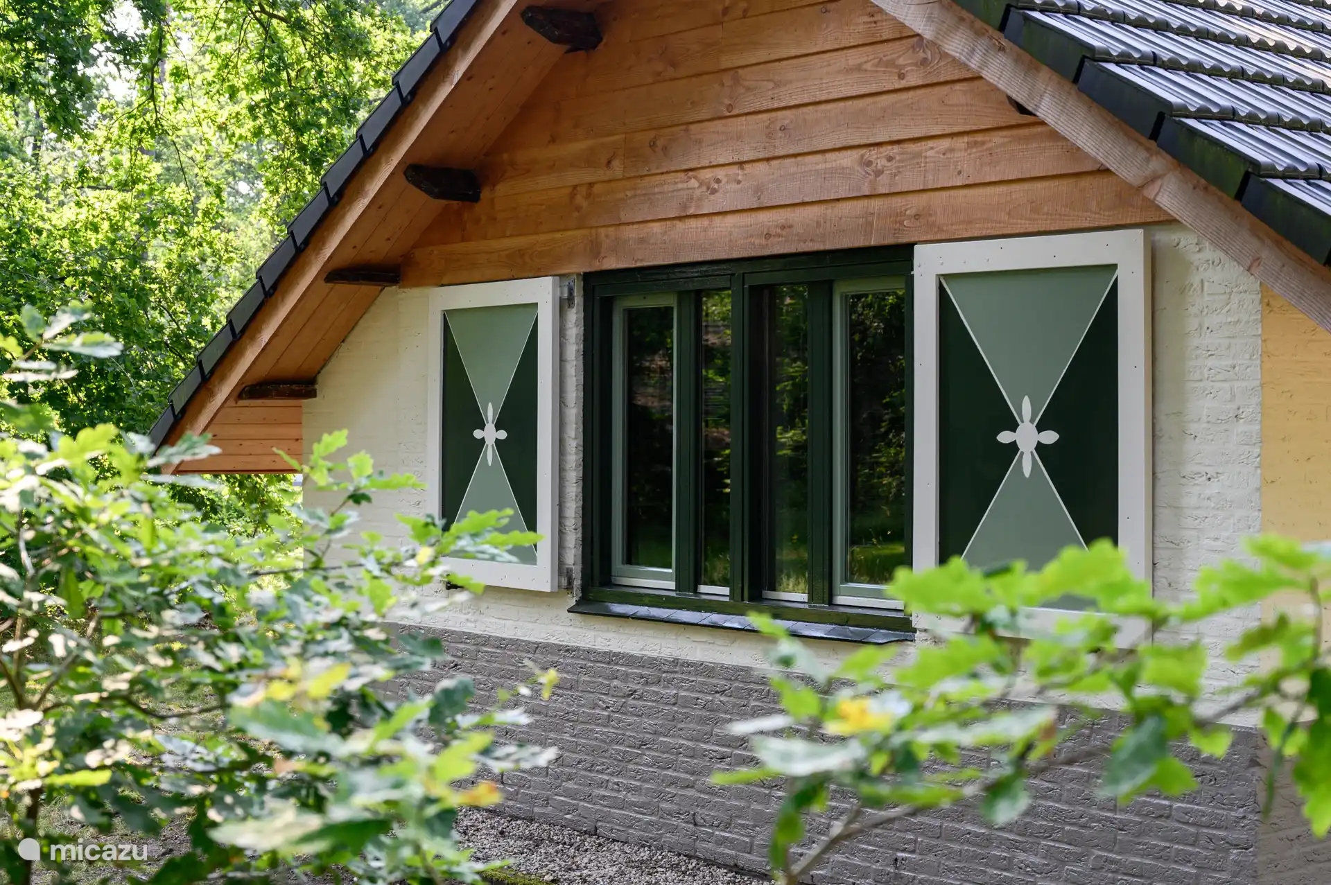 Forest house het Vosje hidden among the greenery – waking up in the middle of nature.