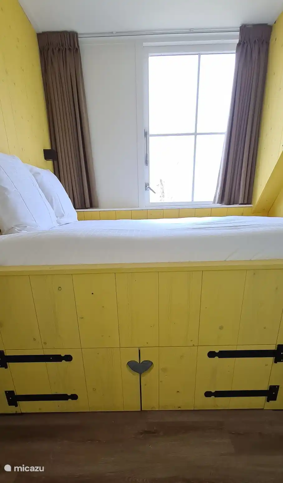 Viens dans le lit de boîte mon amour (c’est une vieille chanson néerlandaise). Un sommeil merveilleusement romantique et confortable.