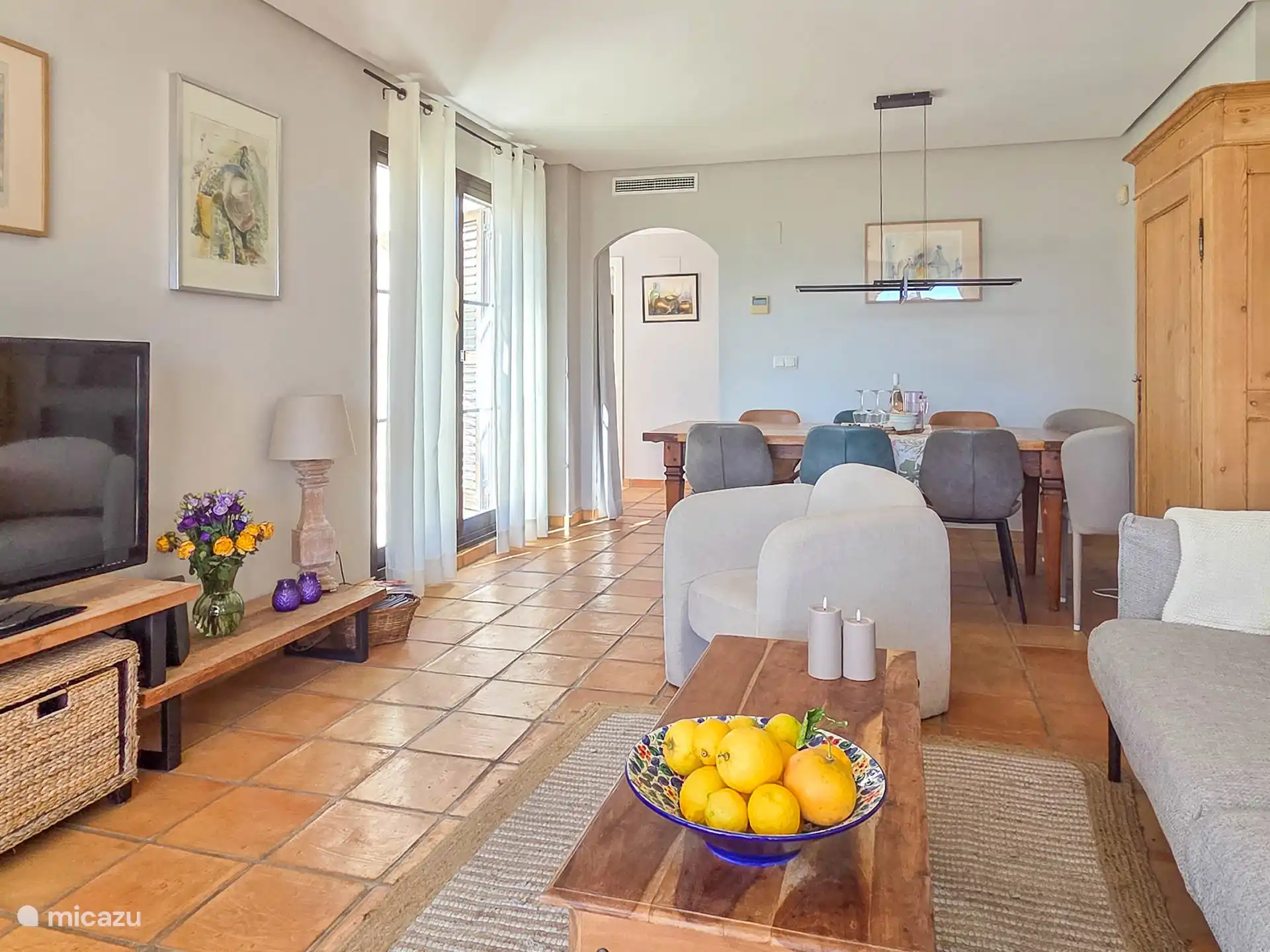 Casa Alegria - Eetkamer voorzien van het nodige comfort