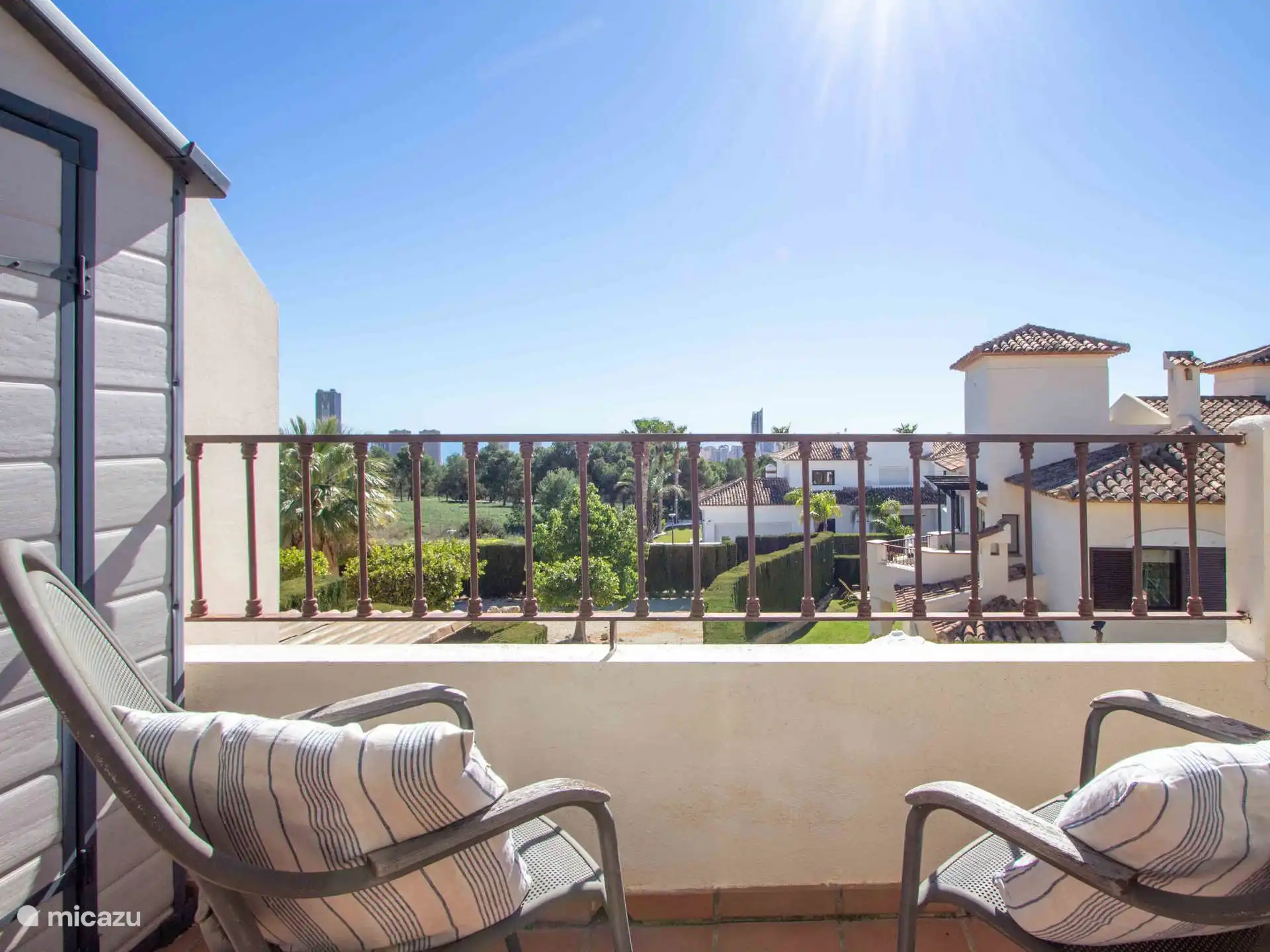 Casa Alegria - privaat terras van de master slaapkamer met zicht op Benidorm