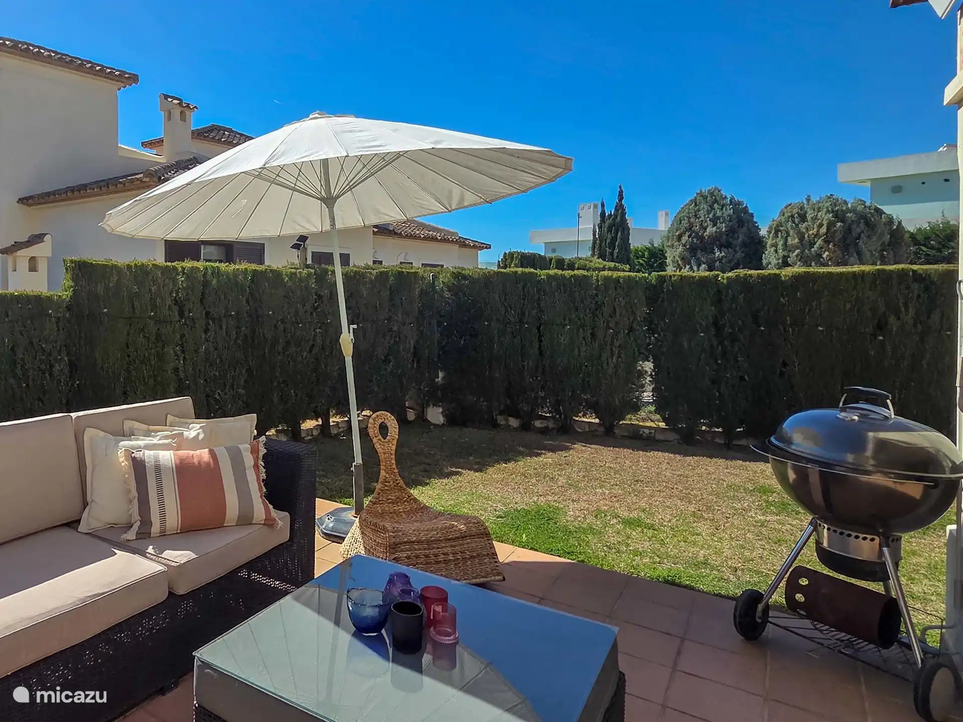 Casa Alegria - Terras met aansluiten een tuin 