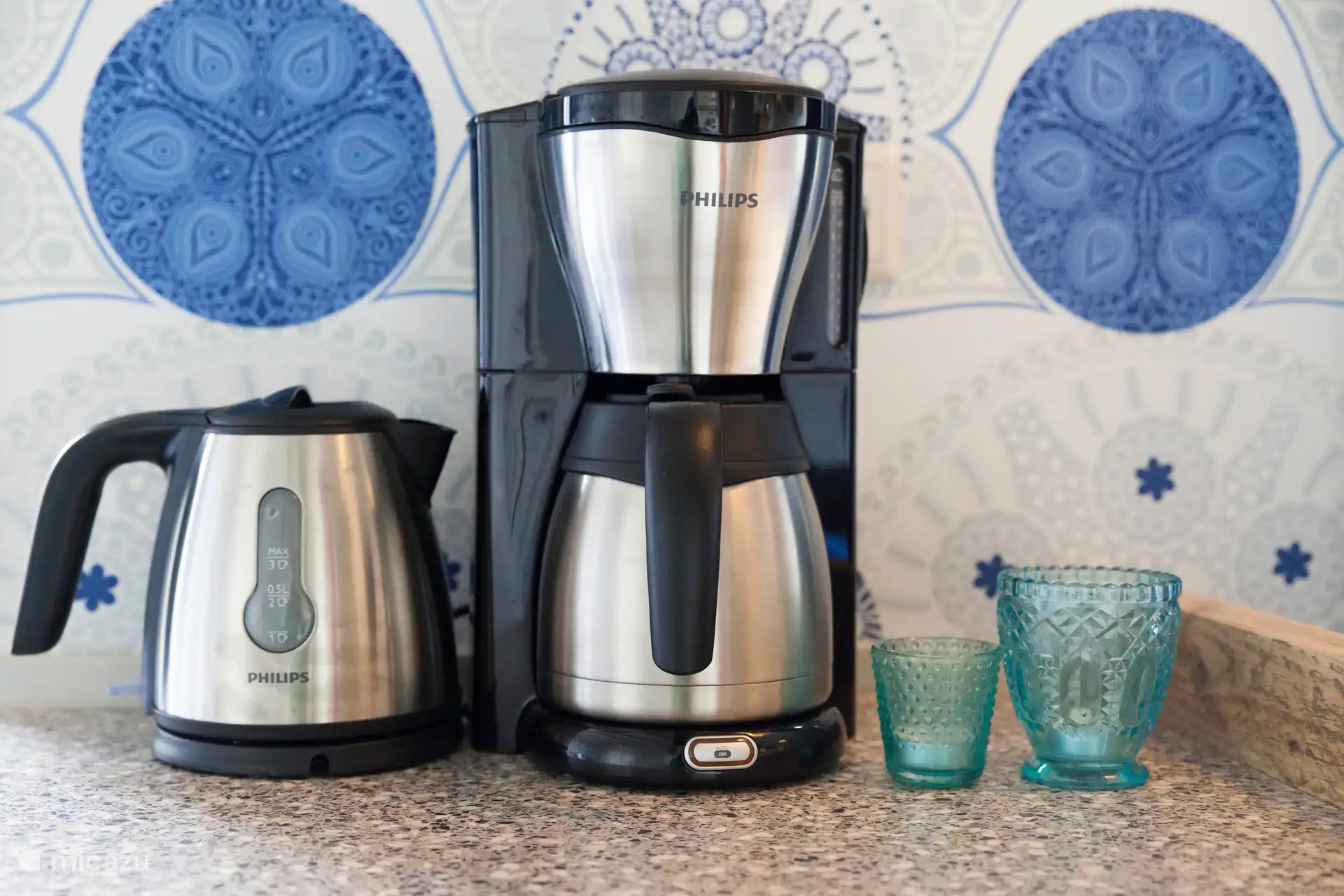 Tout est disponible dans la cuisine.
Il y a un congélateur dans la zone. 
Il y a une buanderie générale avec machine à laver et sèche-linge, moyennant un coût supplémentaire.