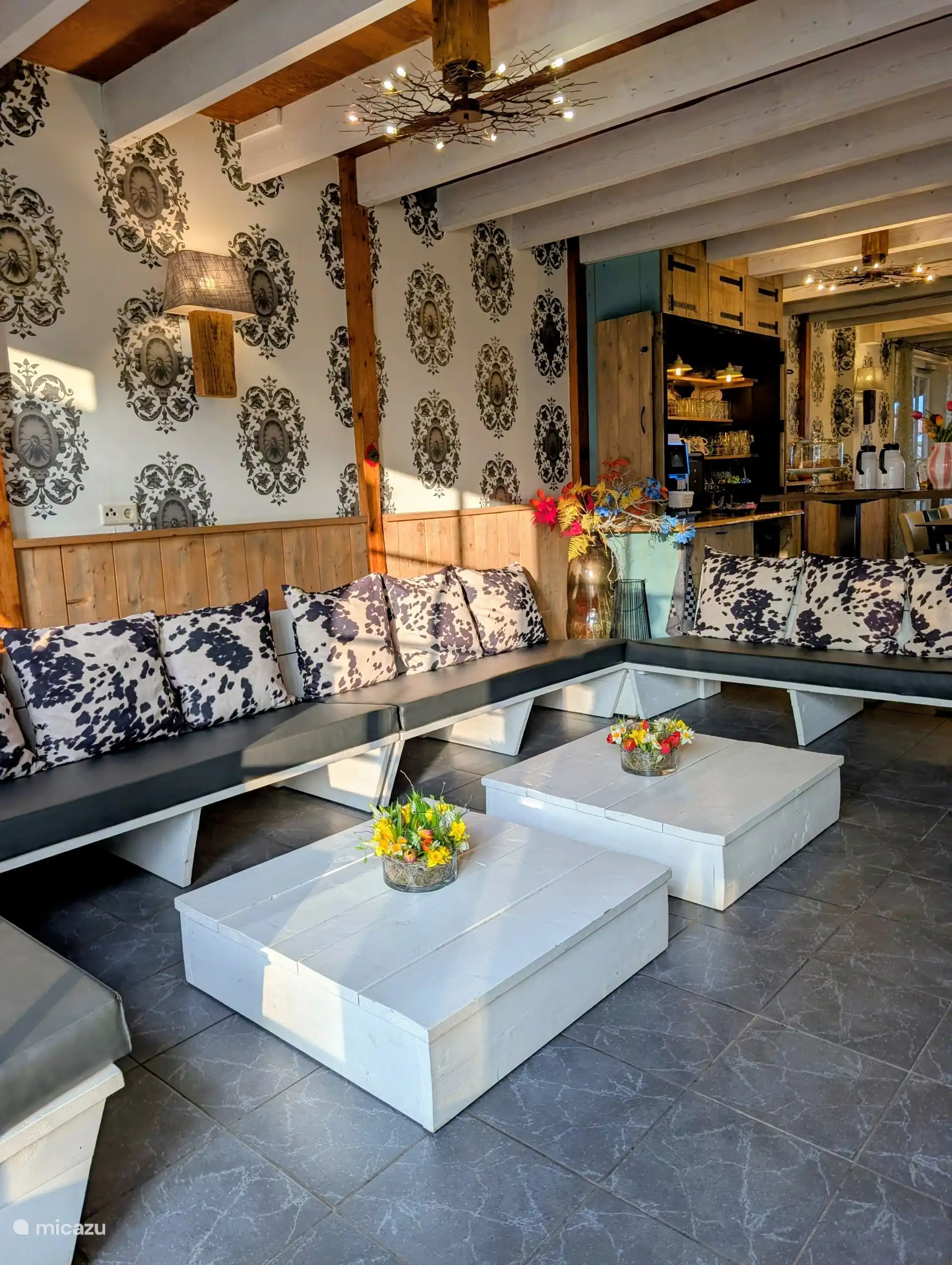 De algemene ruimte adult only. Hier staat de heerlijke koffiemachine en liggen elke ochtend de broodjes klaar (service van het huis)