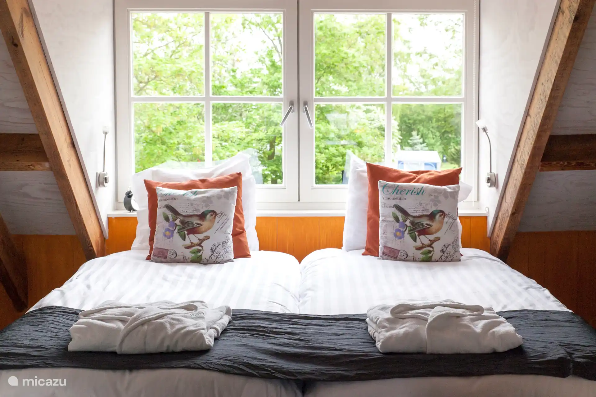 2 persoons slaapkamer, hier is ook ruimte voor een kinderbedje.
Kinderbedje, kinderstoel en traphekje aanwezig