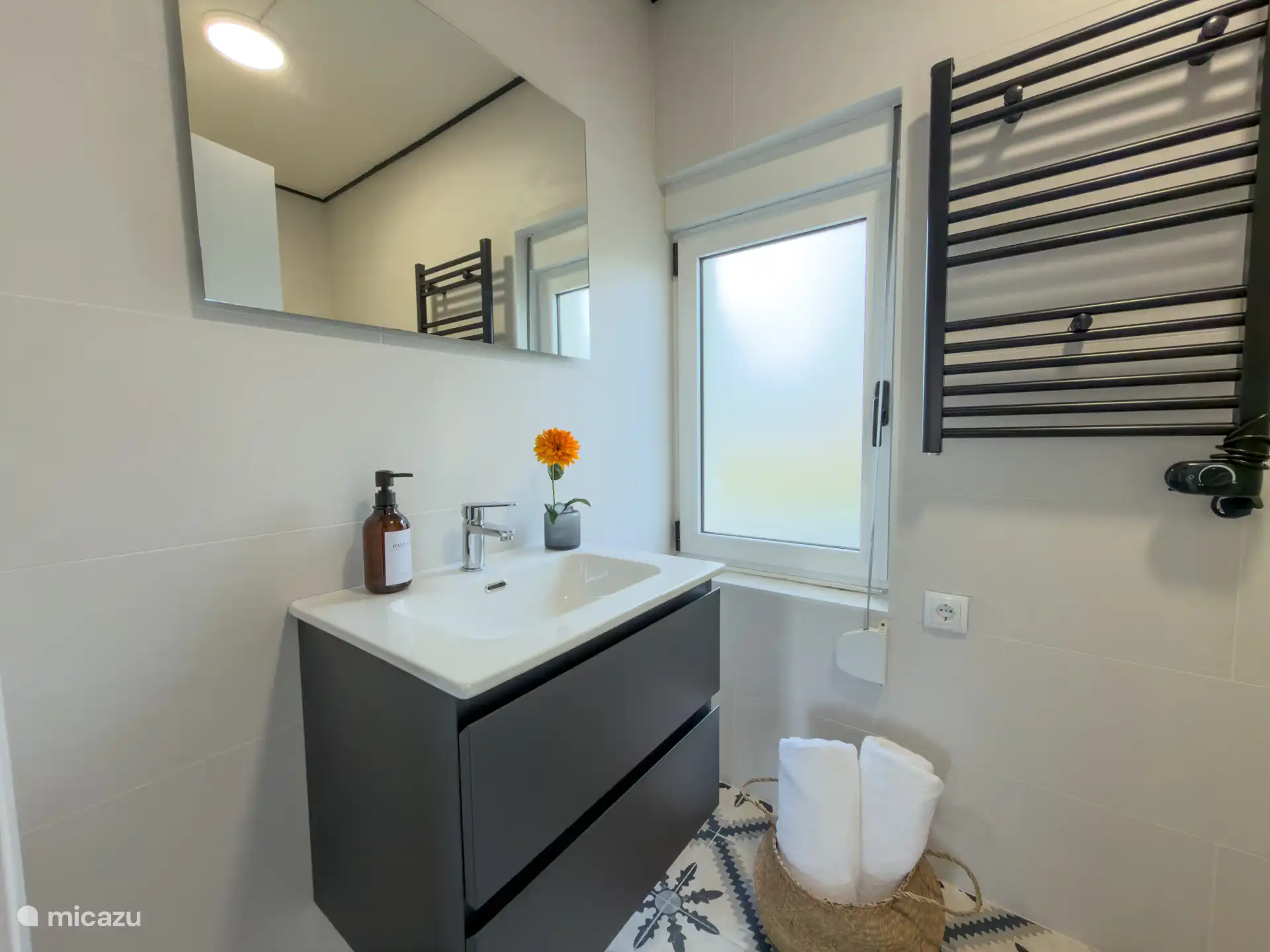 Volledige badkamer boven