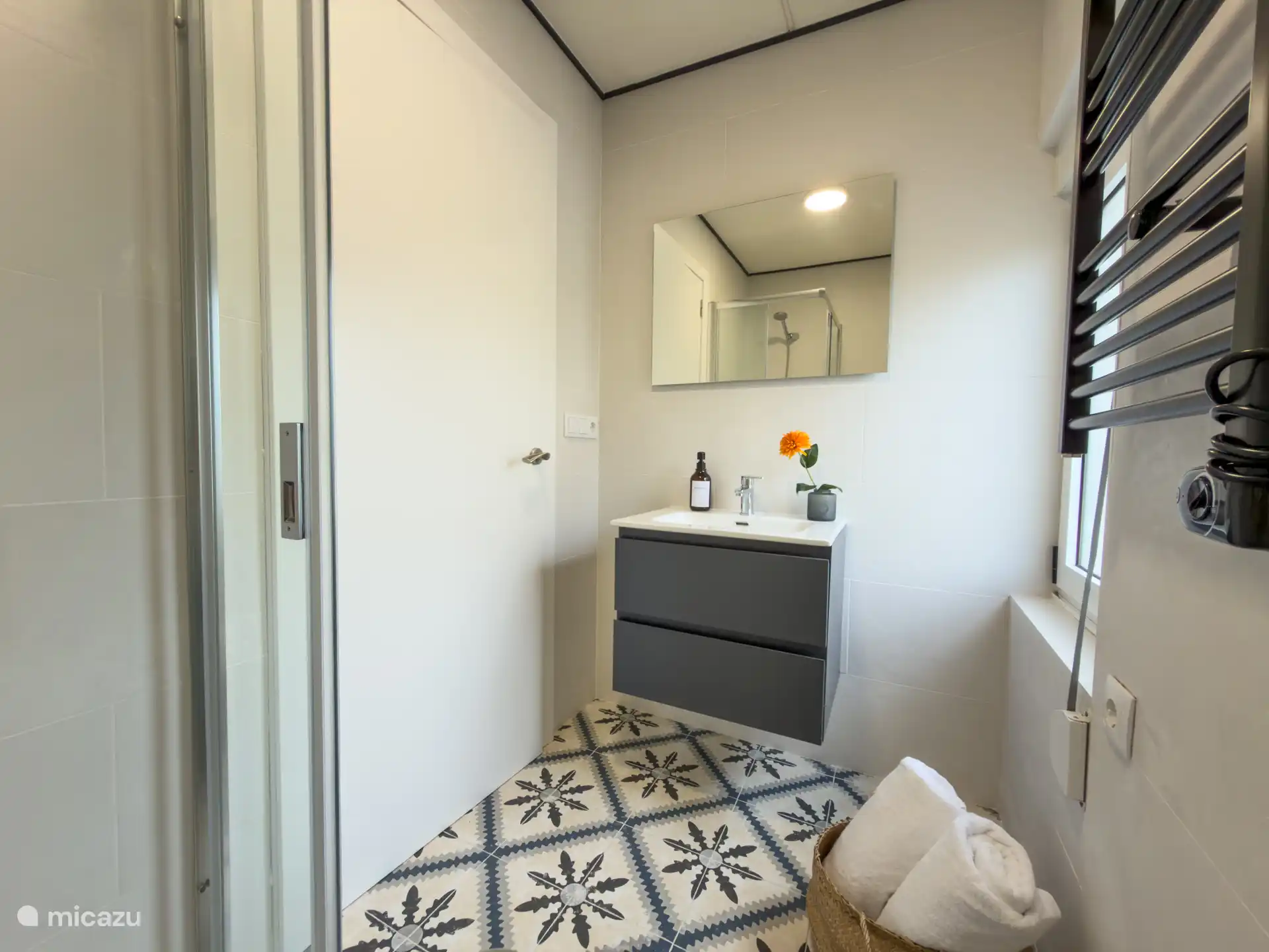 Volledige badkamer boven