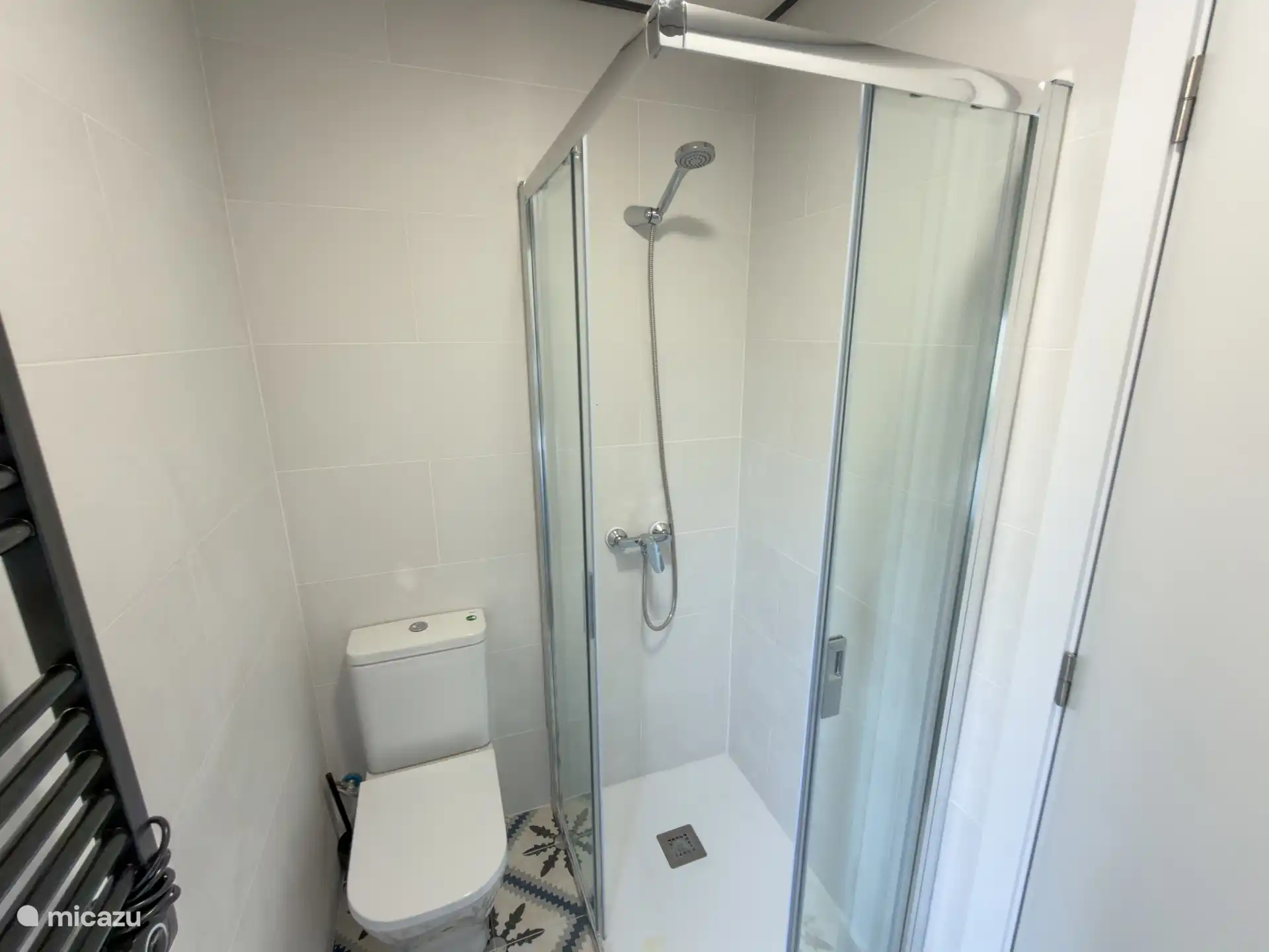 Volledige badkamer boven