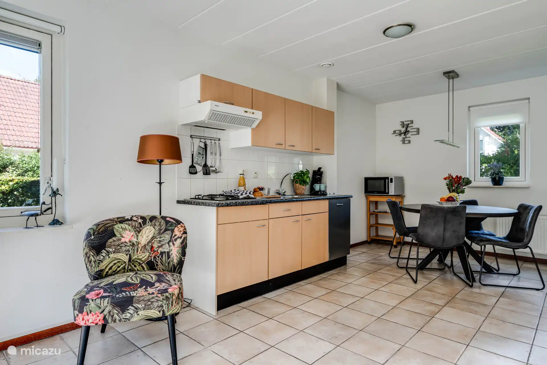 Open keuken met eethoek