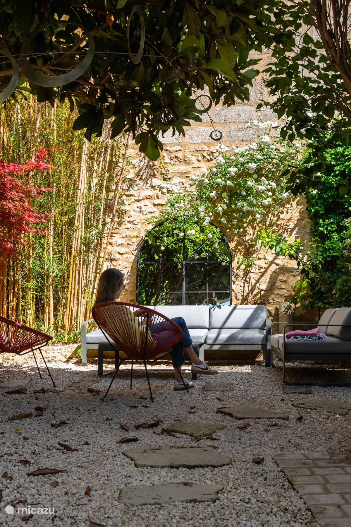 De tuin en buitenlounge