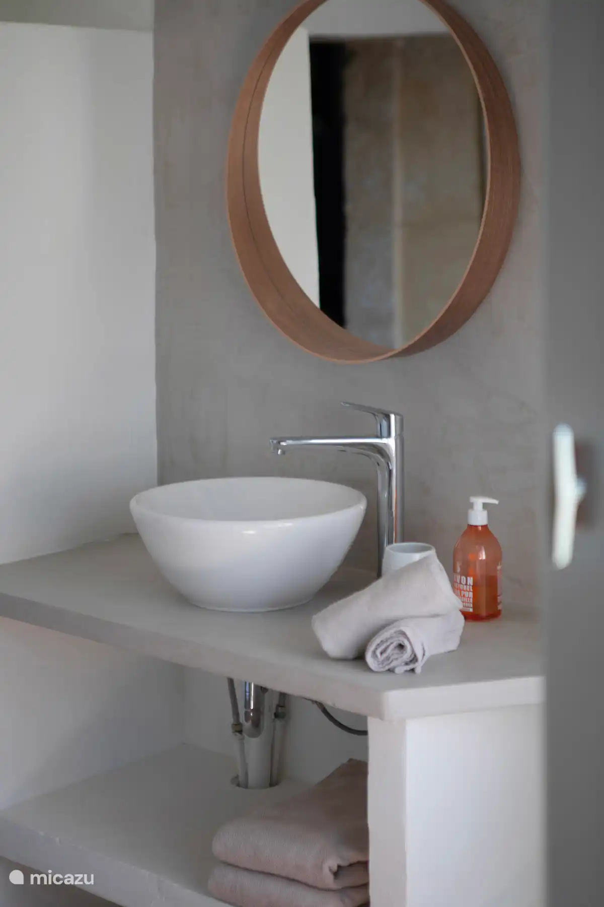 Celadonblauwe slaapkamer doucheruimte