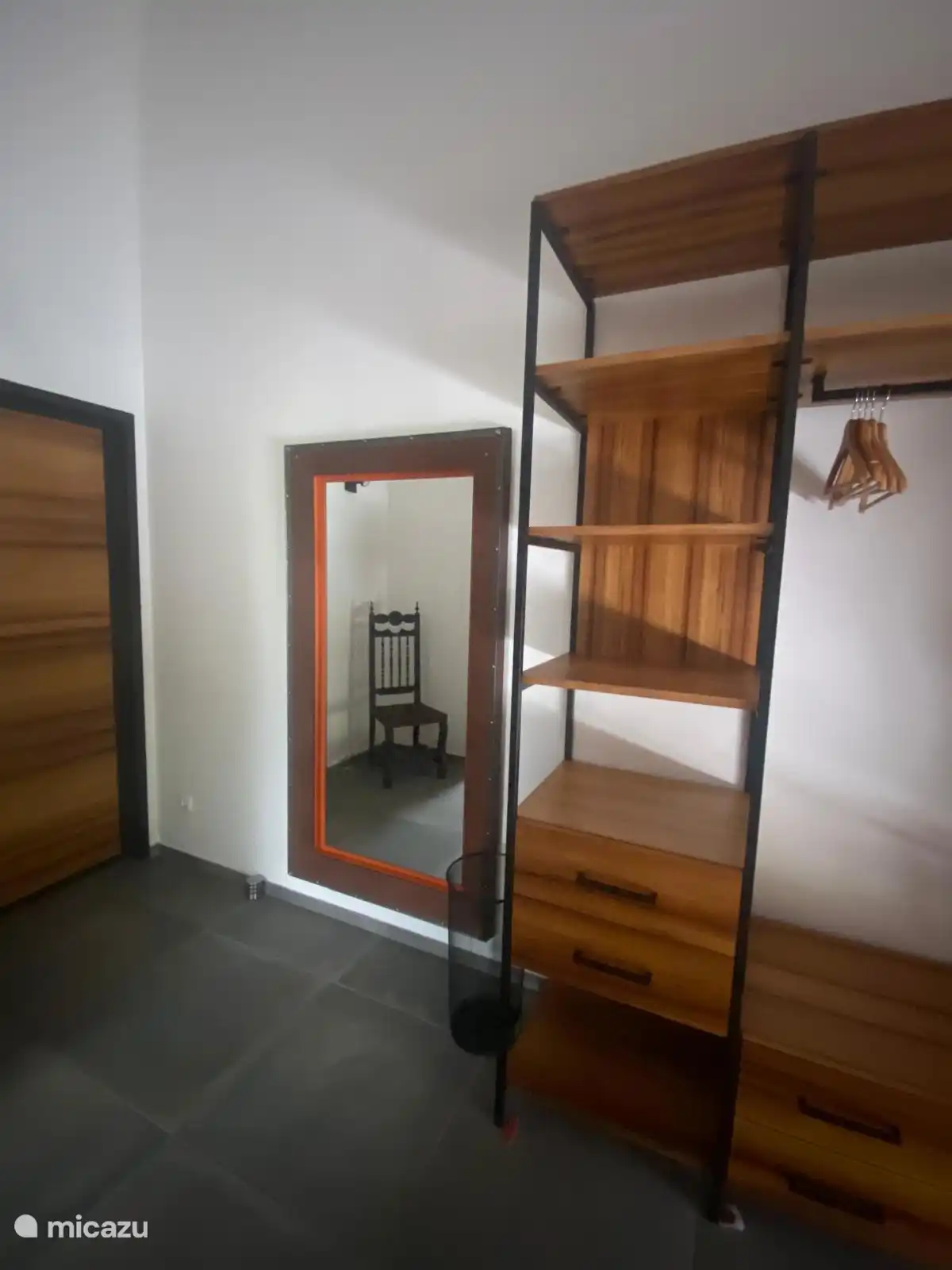 dressing en spiegel slaapkamer 2