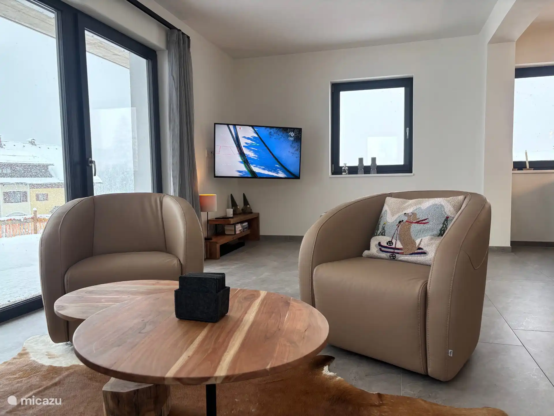 Das Interieur mit einem 55 schwenkbaren Smart-TV mit Chromecast