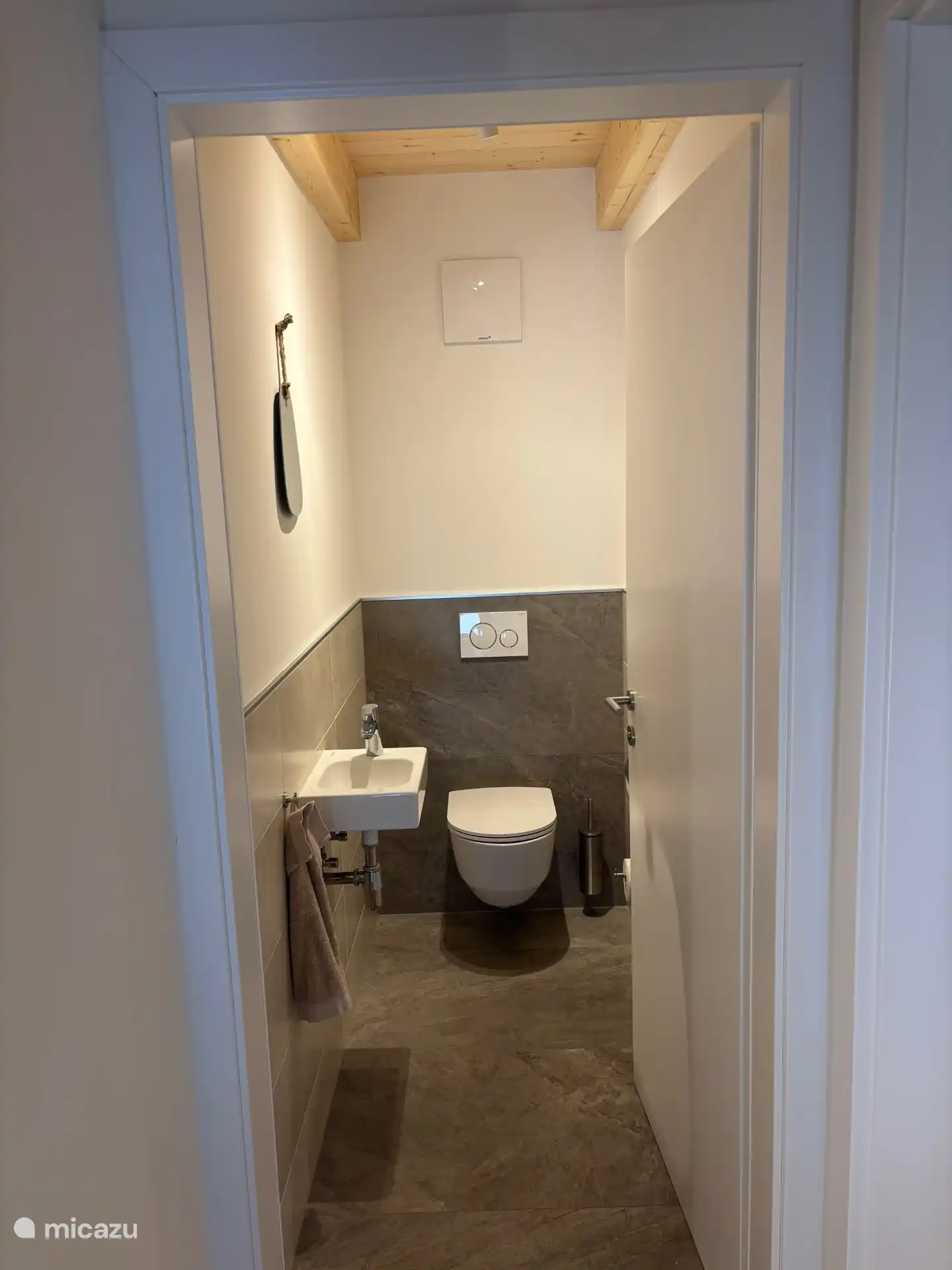 Separate Toilette im ersten Stock