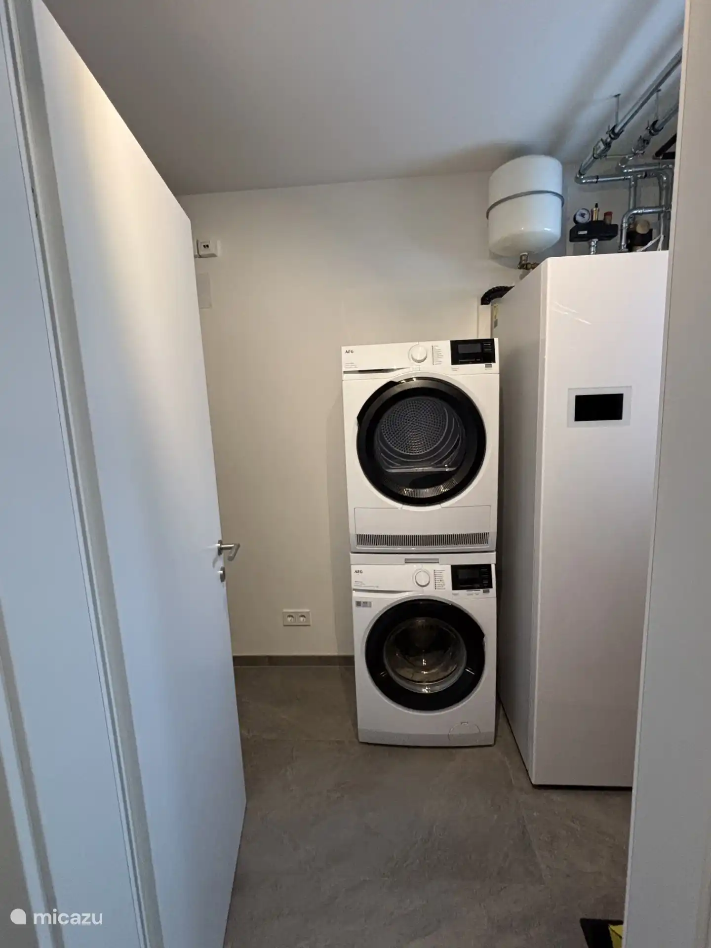 Der technische Raum mit Wasch- und Trocknermaschinen