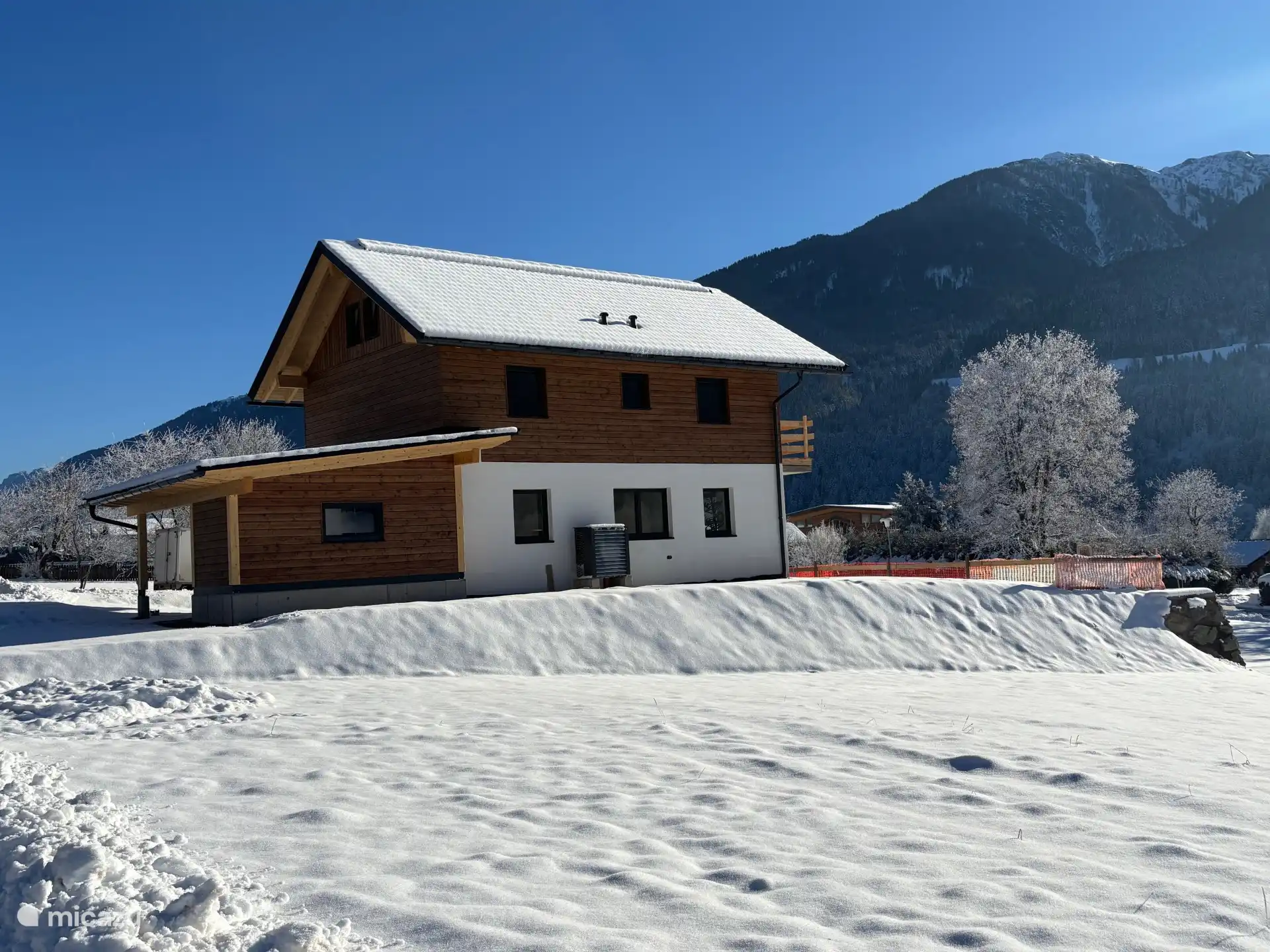 Dies ist die Seitenansicht des Hauses mit Blick nach Südosten