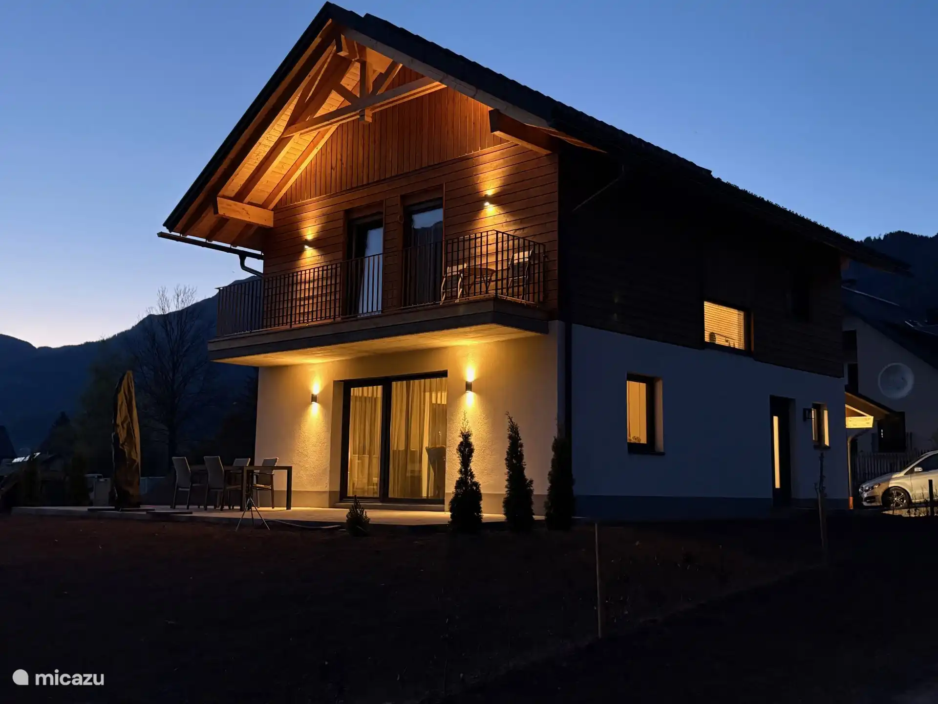 Sportchalet Bergkristall bei Sonnenuntergang