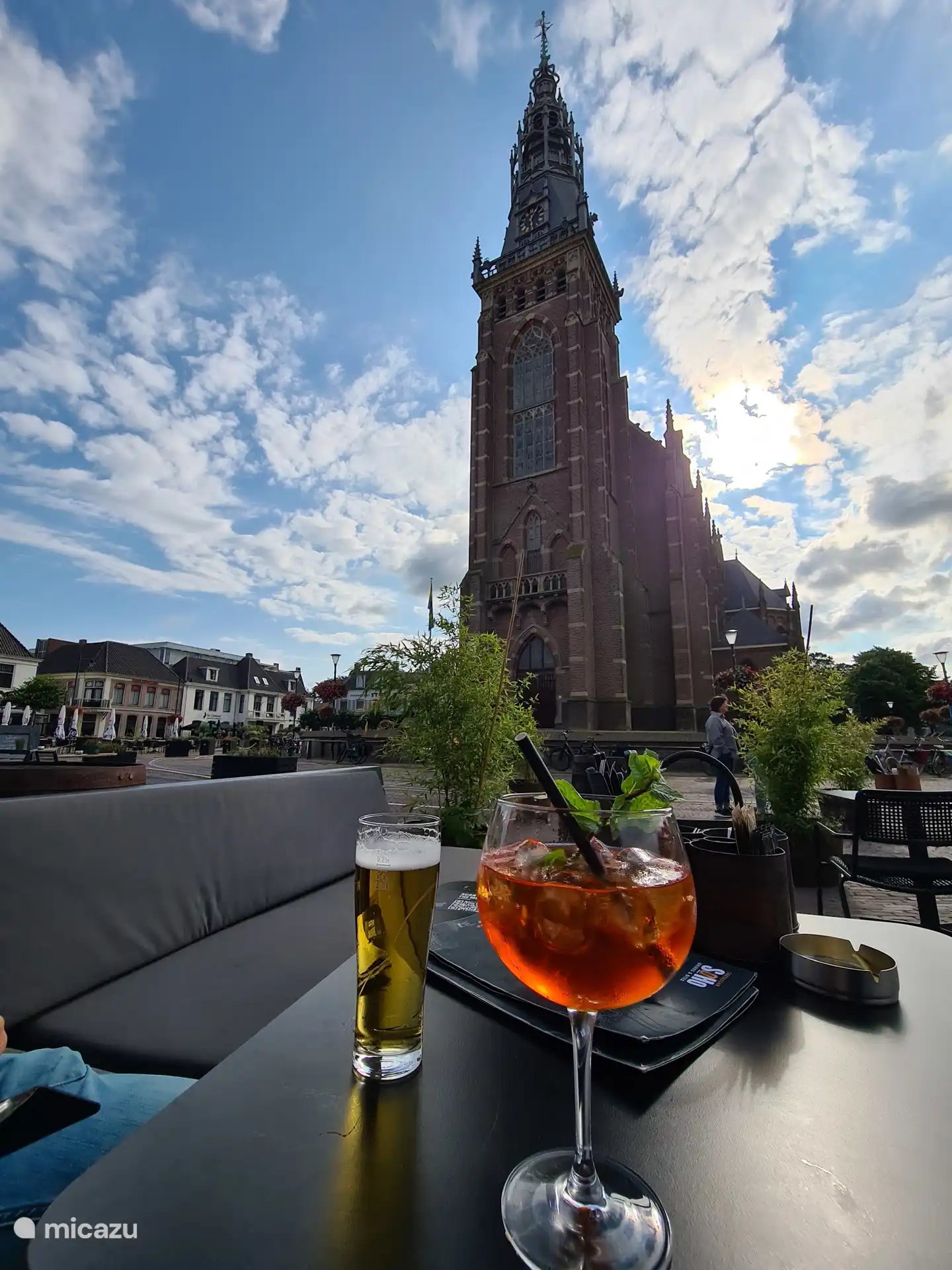 Het centrum van Schagen is een aanrader. Altijd gezellig, op donderdag markt, overdekt winkelcentrum, terrasjes rondom de kerk, bioscoop, zwembad, bowling. Schagen heeft het!!