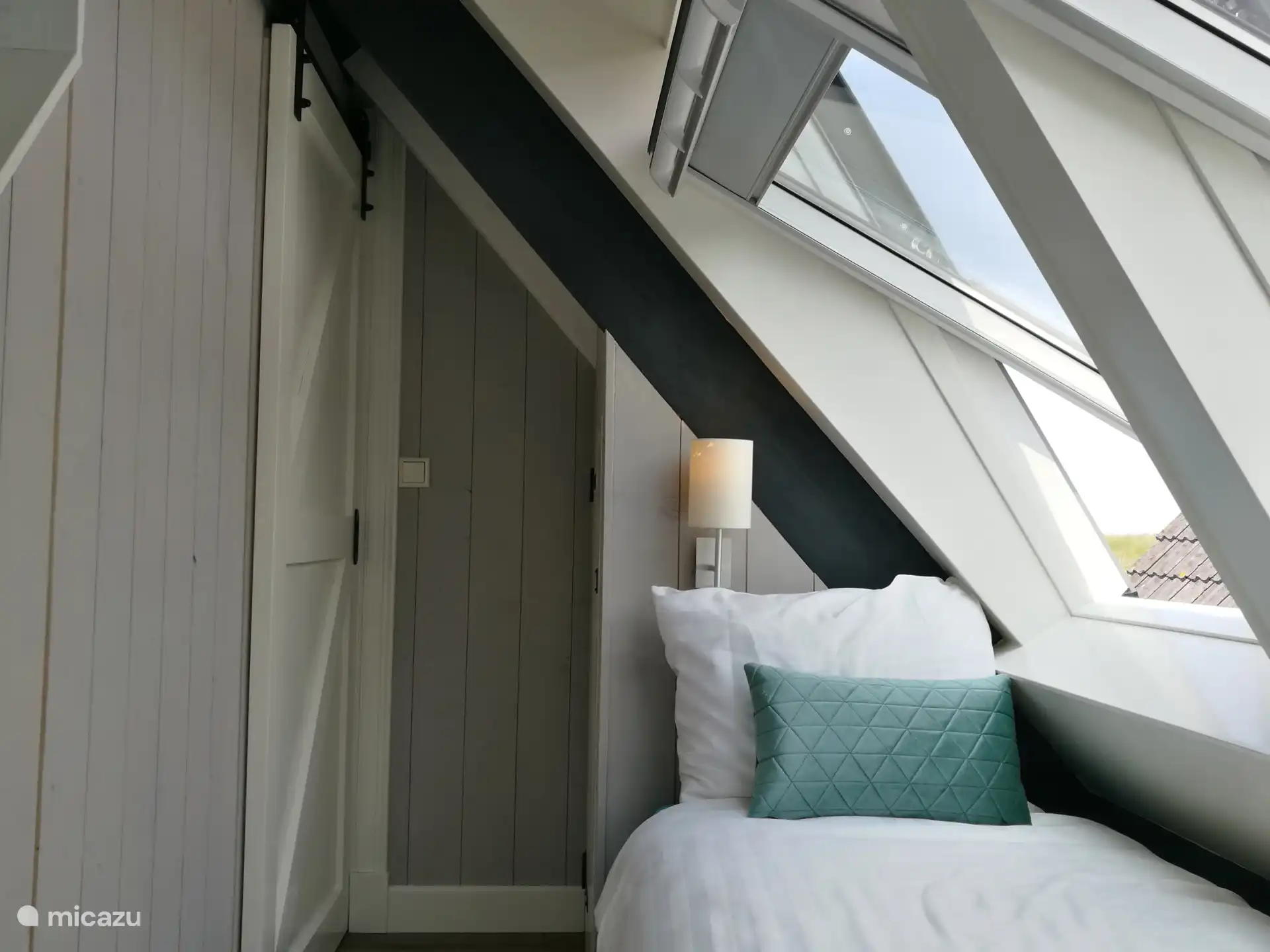 Een boxspringbed nodigt je uit om heerlijk te slapen.