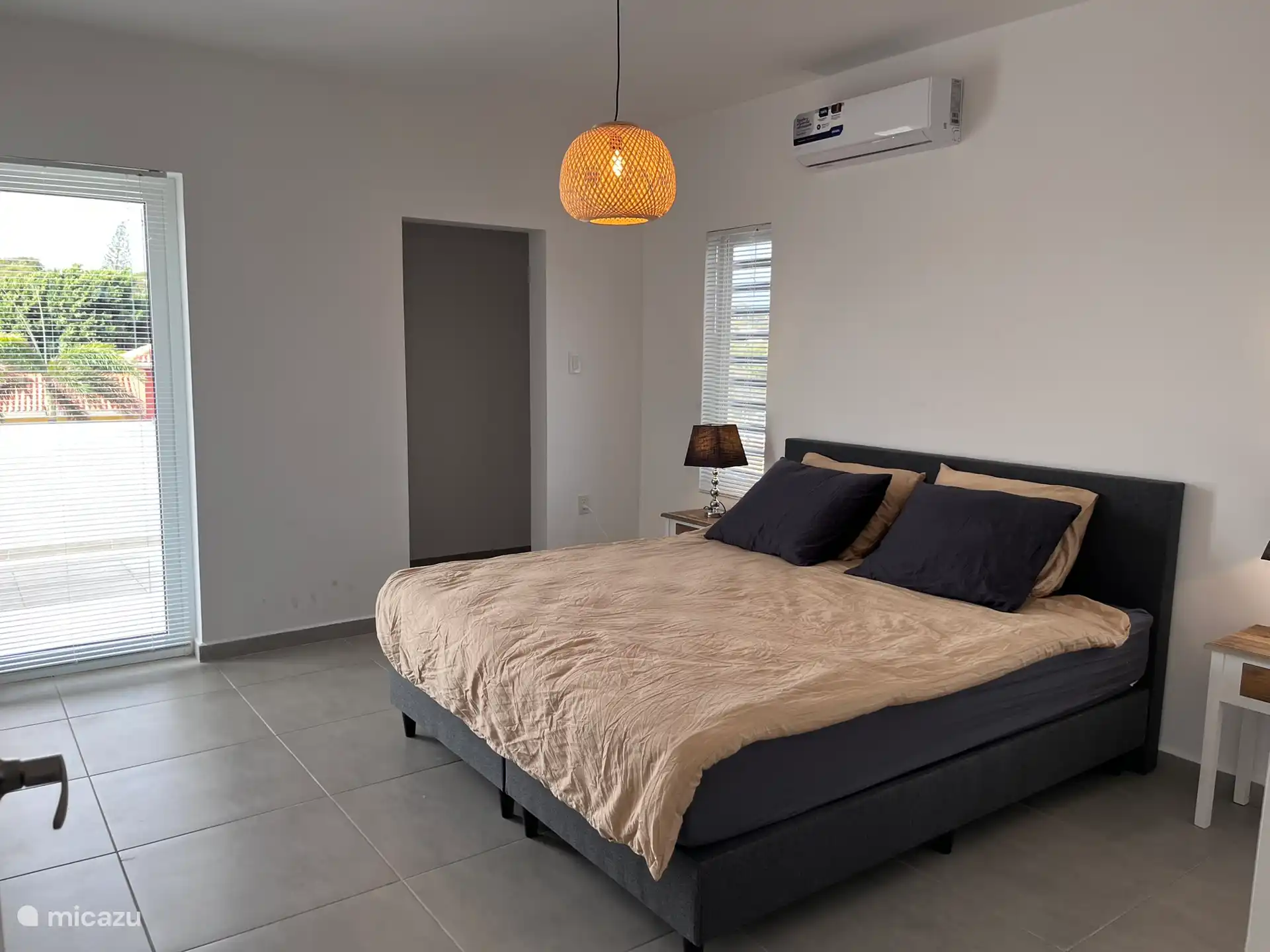 Schlafzimmer 3, Erdgeschoss mit Kingsize-Bett