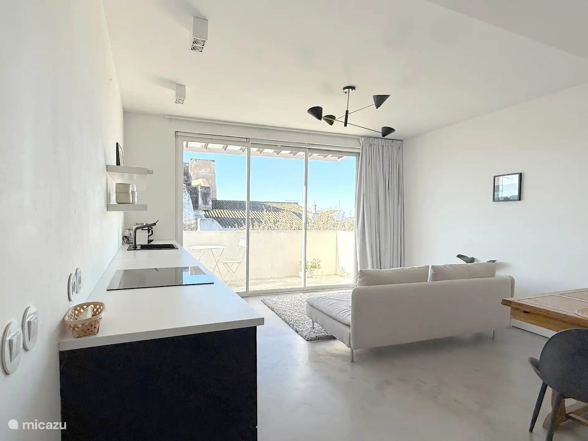 Wohnzimmer und Küche 