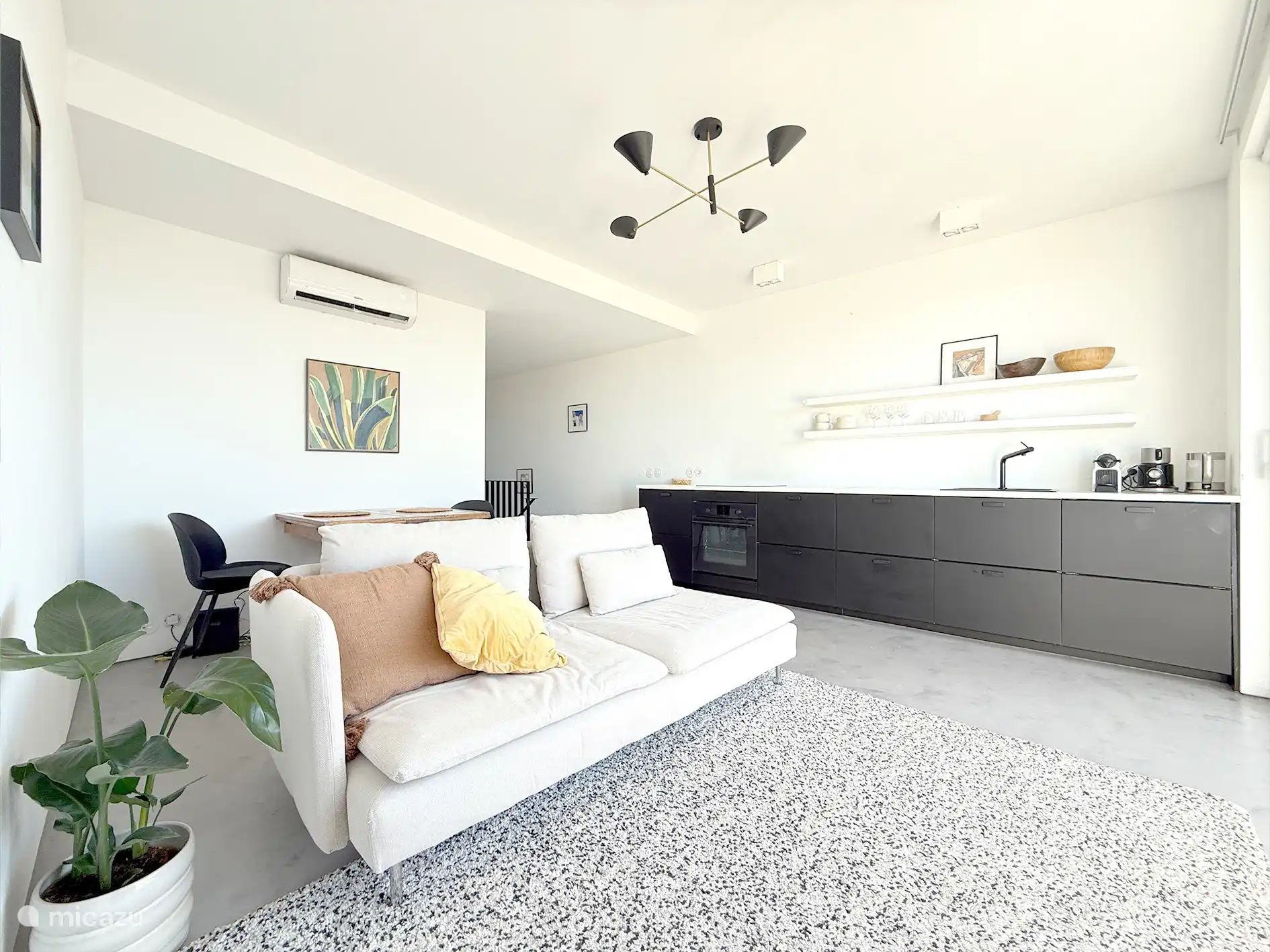 Wohnzimmer und Küche 