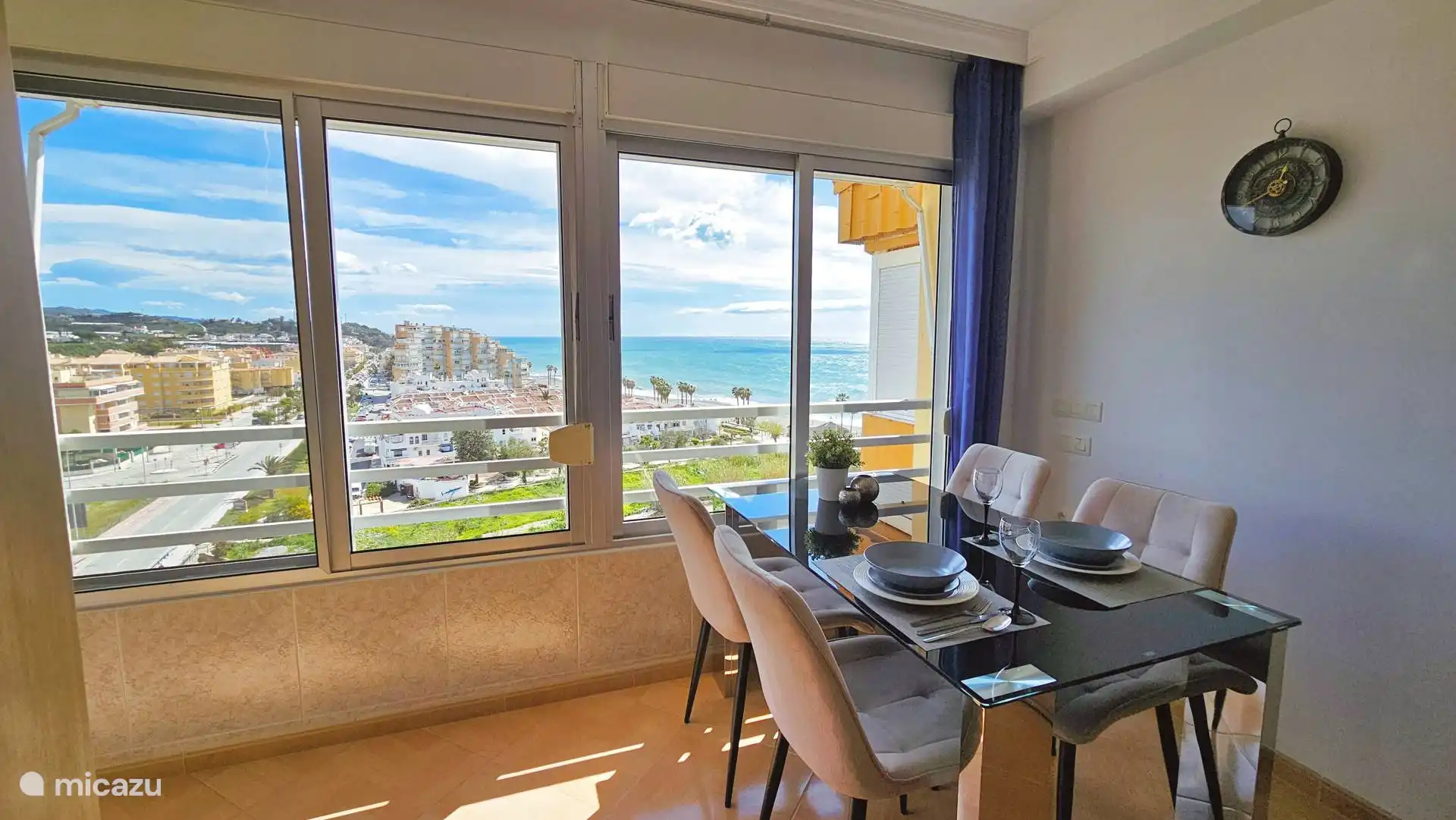 eetkamer met inpandig balkon