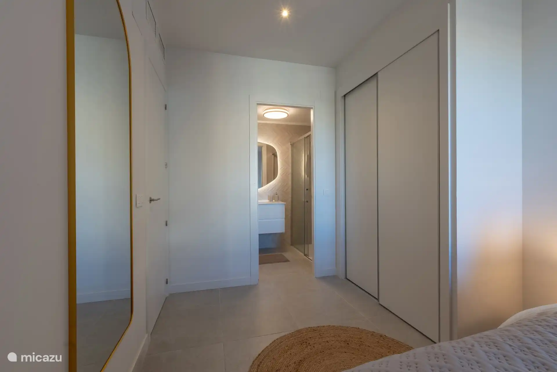 Line of sight from double bed to bathroom. 