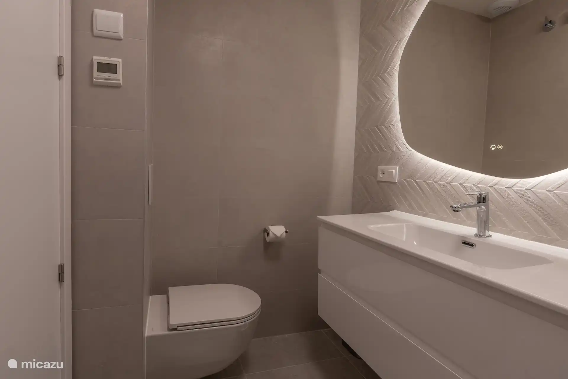 2nd bathroom with toilet and underfloor heating