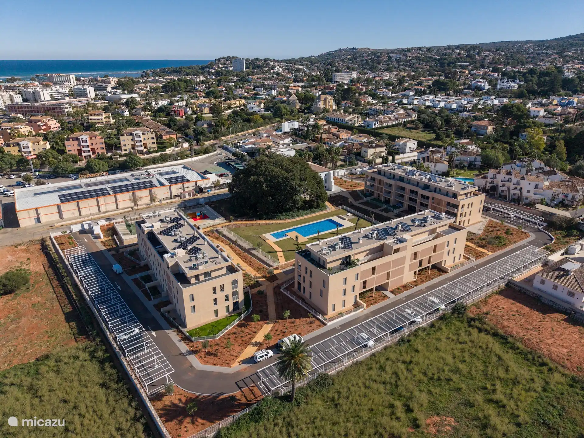 View from above. Supermarkets at 500 meters. Center and beach both 10 minutes walk away