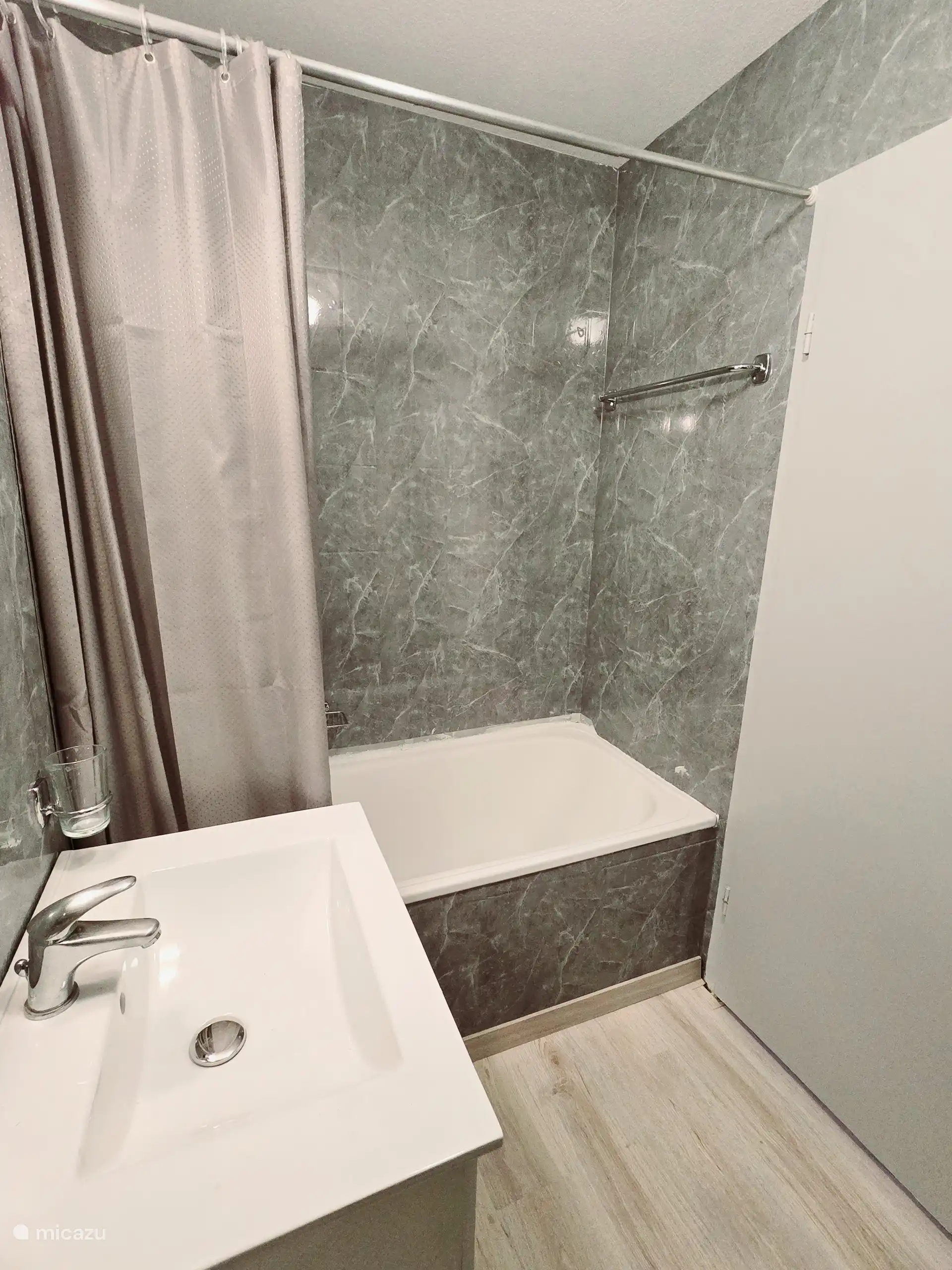 Dusche – modernes Badezimmer, Ferienwohnung Torgon Schweiz